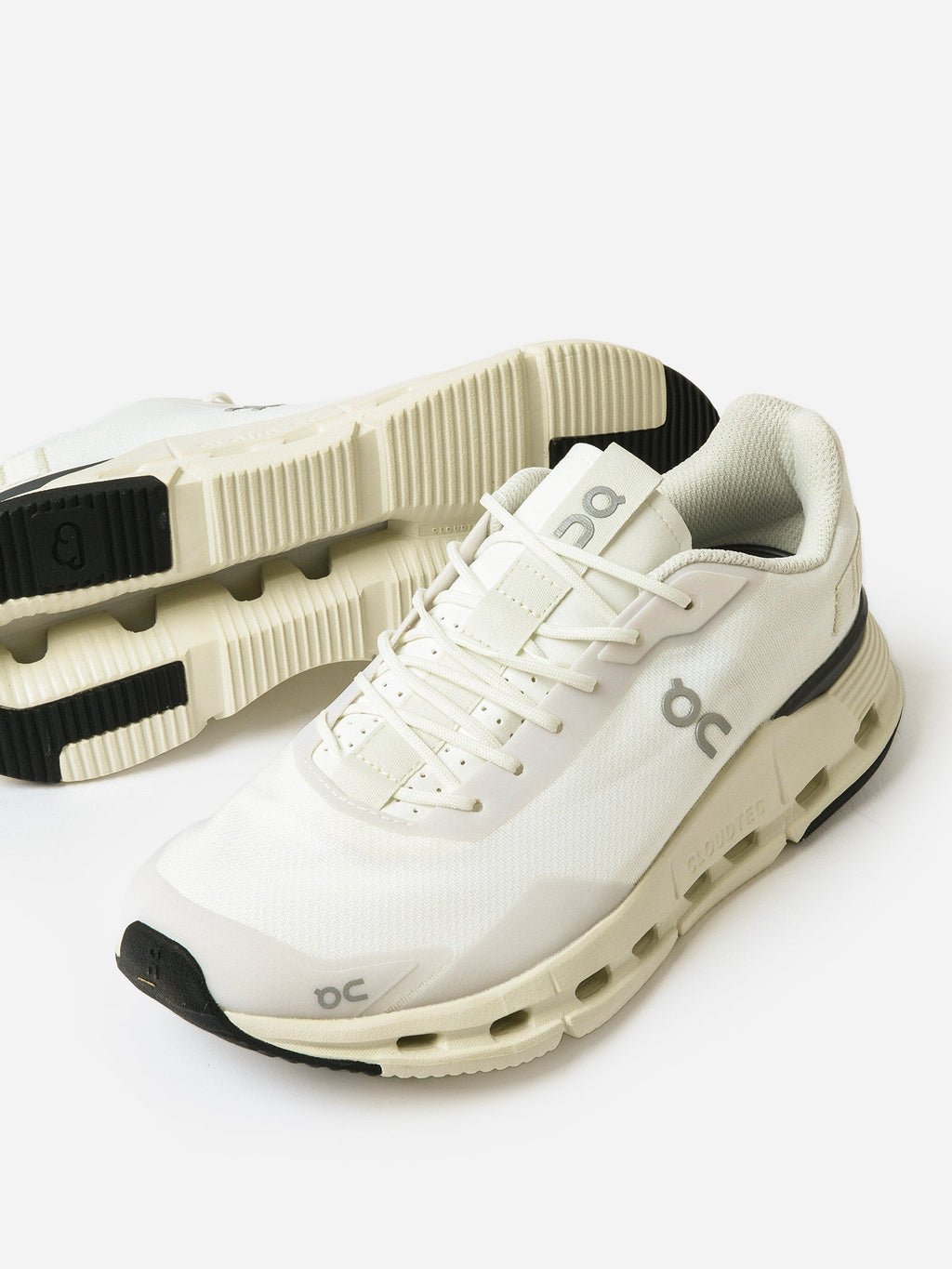 ON Women's Cloudnova Form Sneaker
