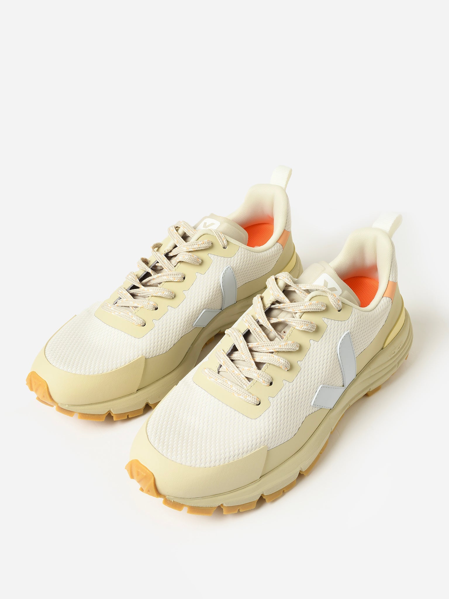 VEJA Women's Dekkan Alveomesh Sneaker