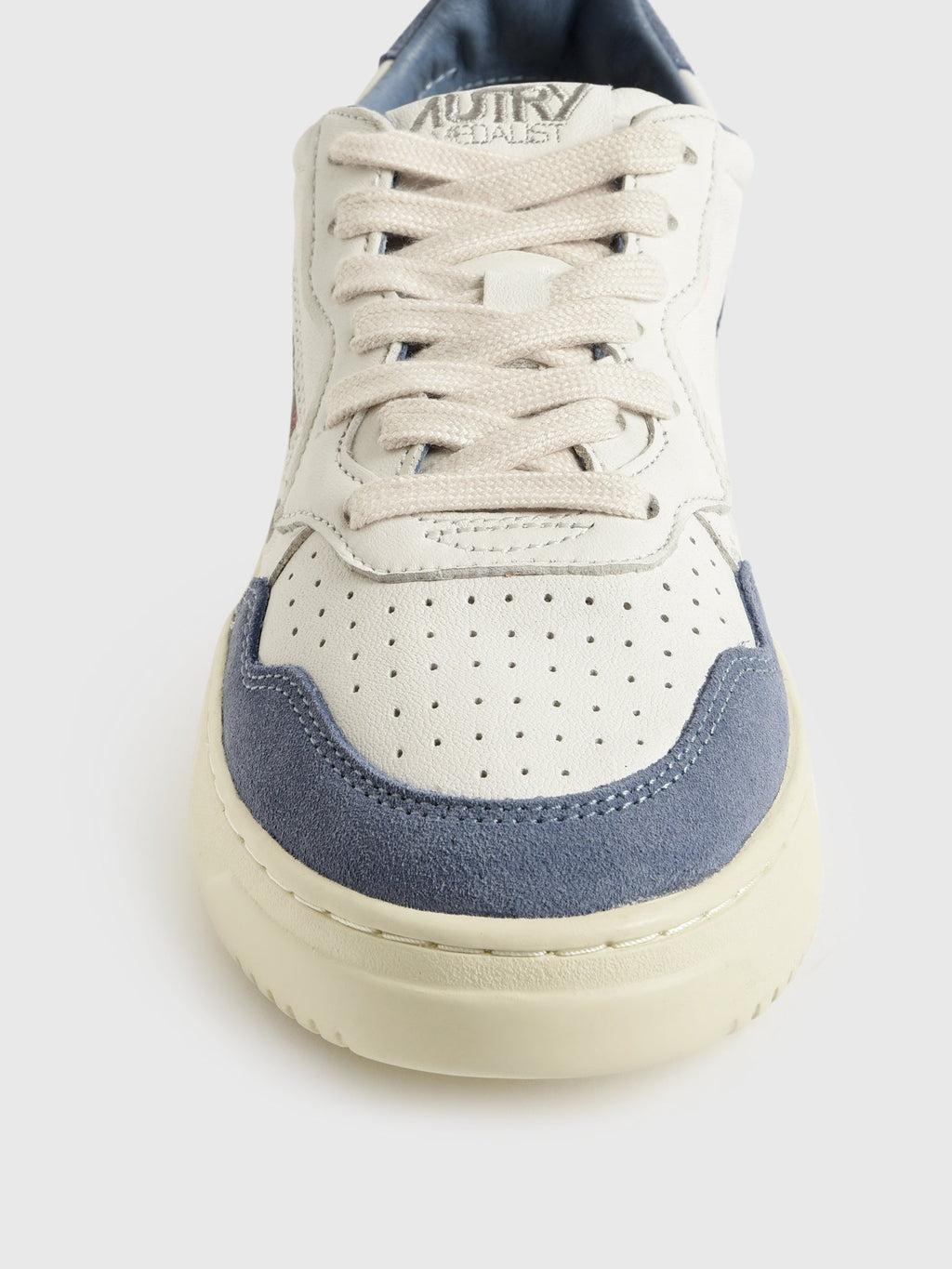 Autry Women's Medalist Low Sneaker