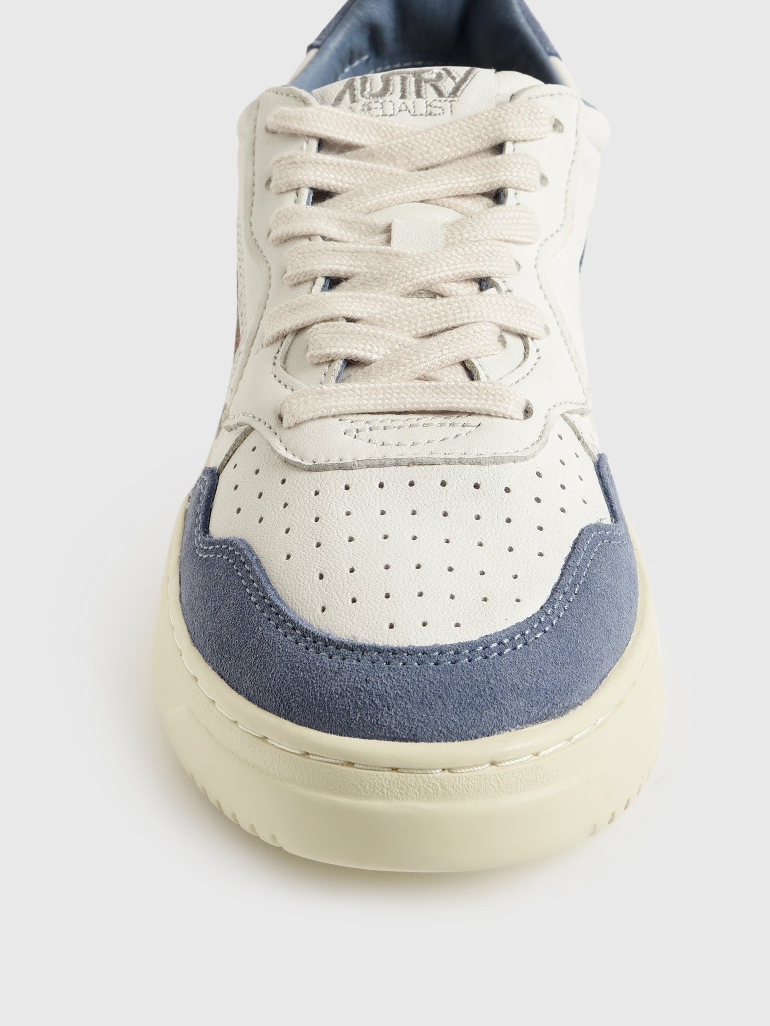 Autry Women's Medalist Low Sneaker