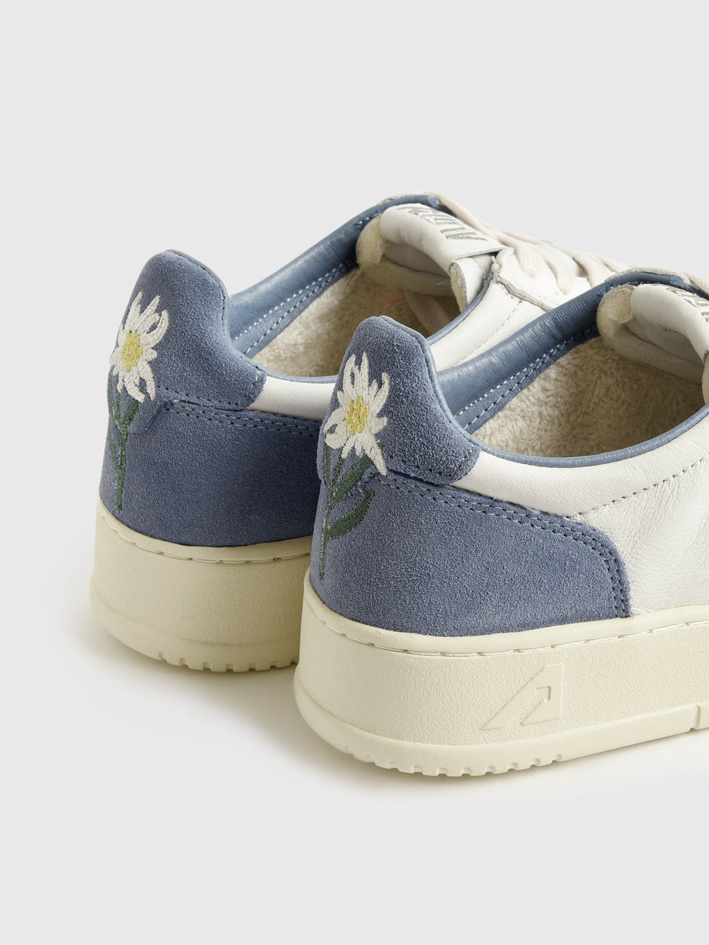 Autry Women's Medalist Low Sneaker