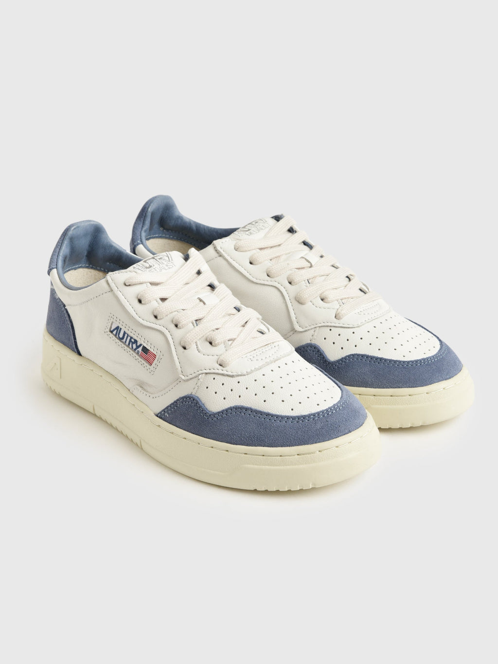 Autry Women's Medalist Low Sneaker