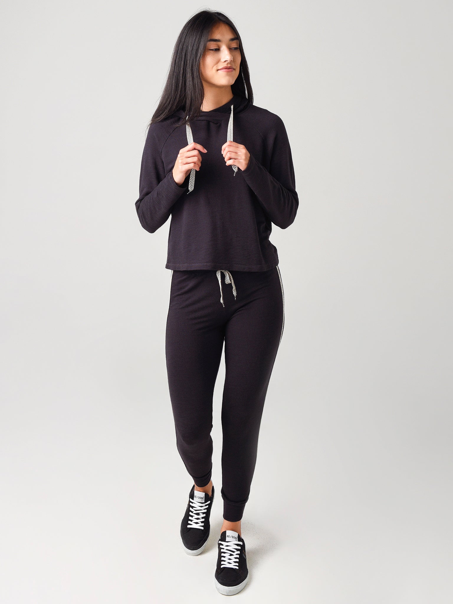 Monrow Women's Skinny Sweats With Chevron Trim