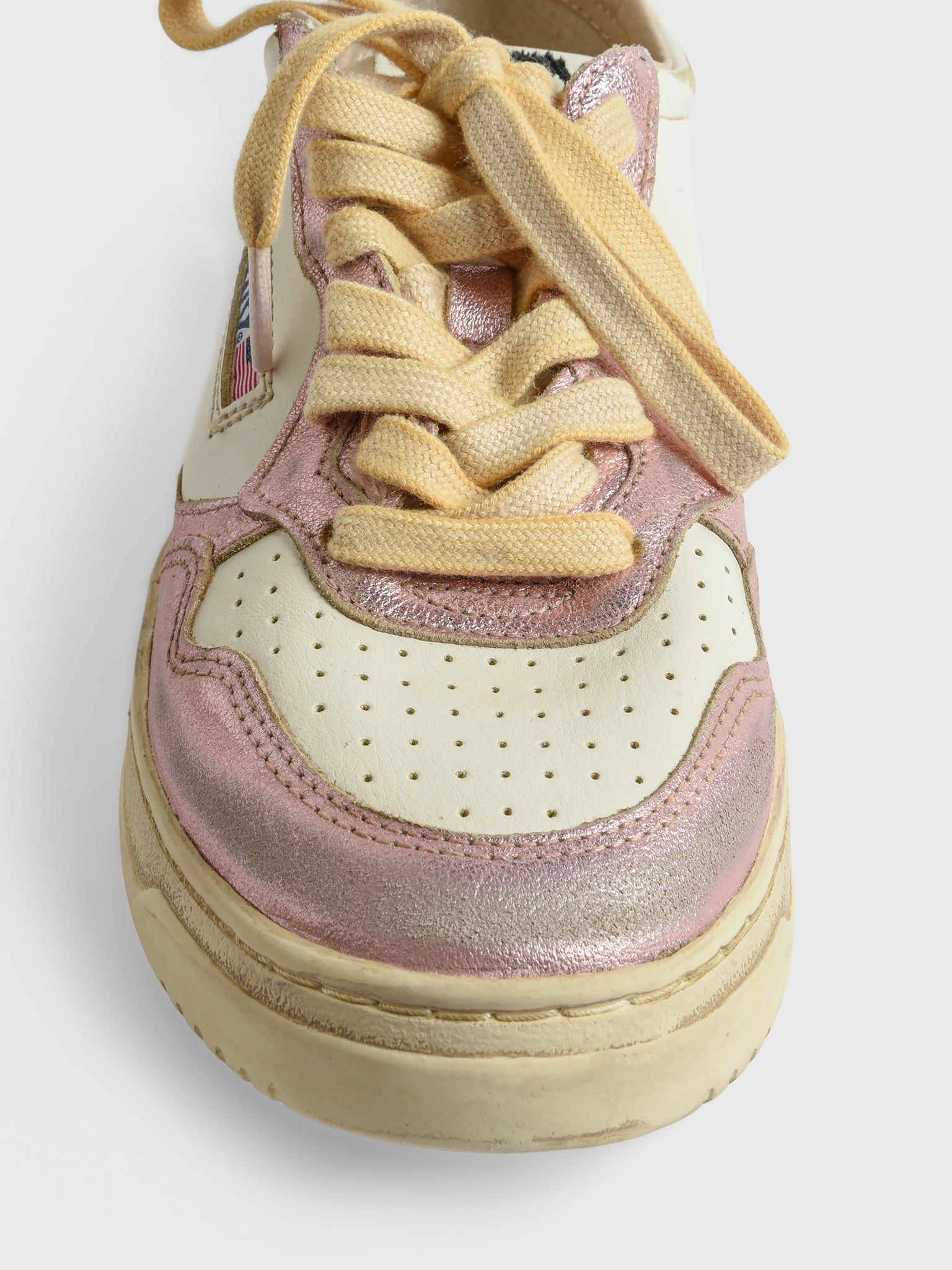 Autry Women's Medalist Low Super Vintage Sneaker