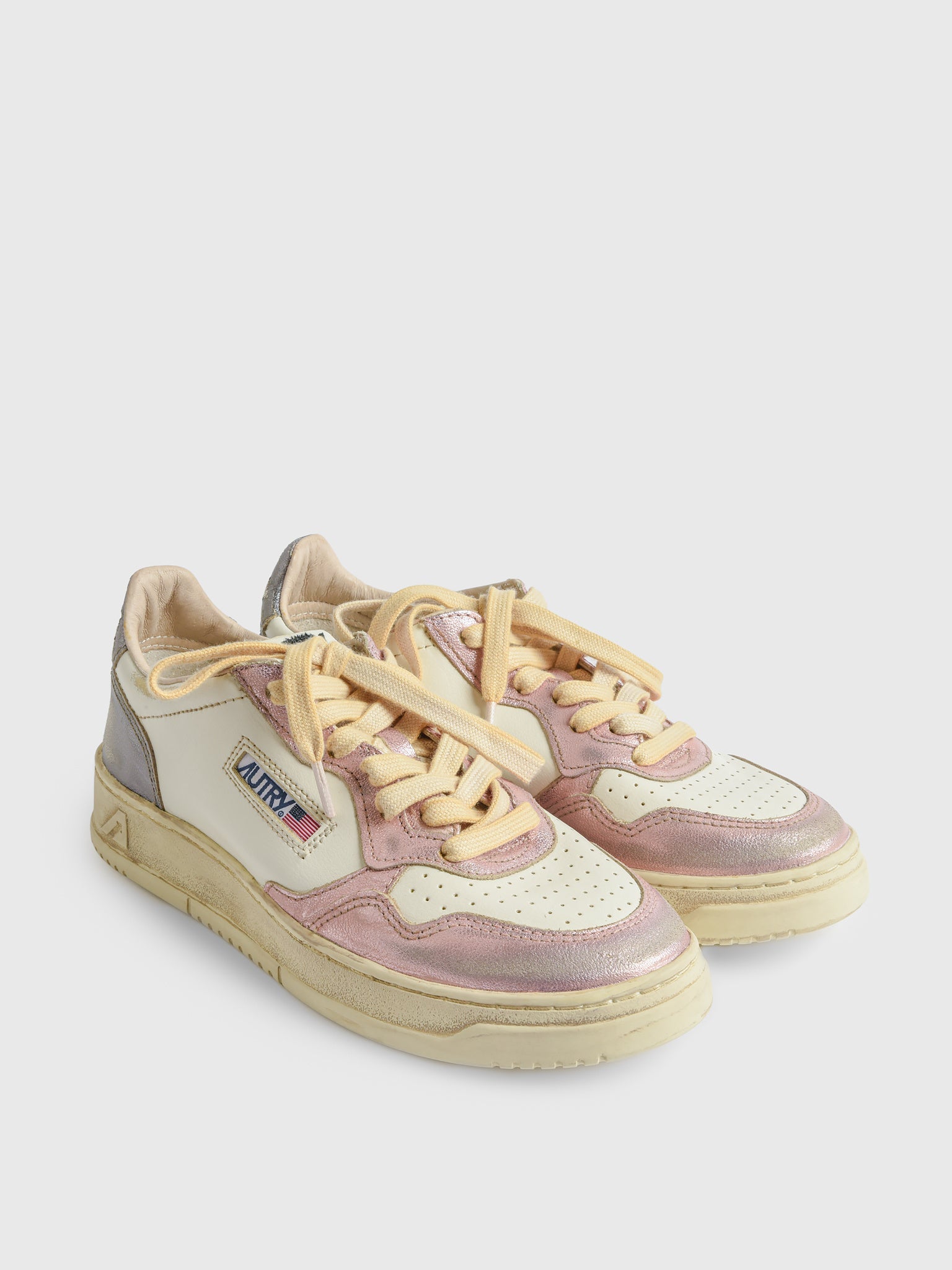Autry Women's Medalist Low Super Vintage Sneaker
