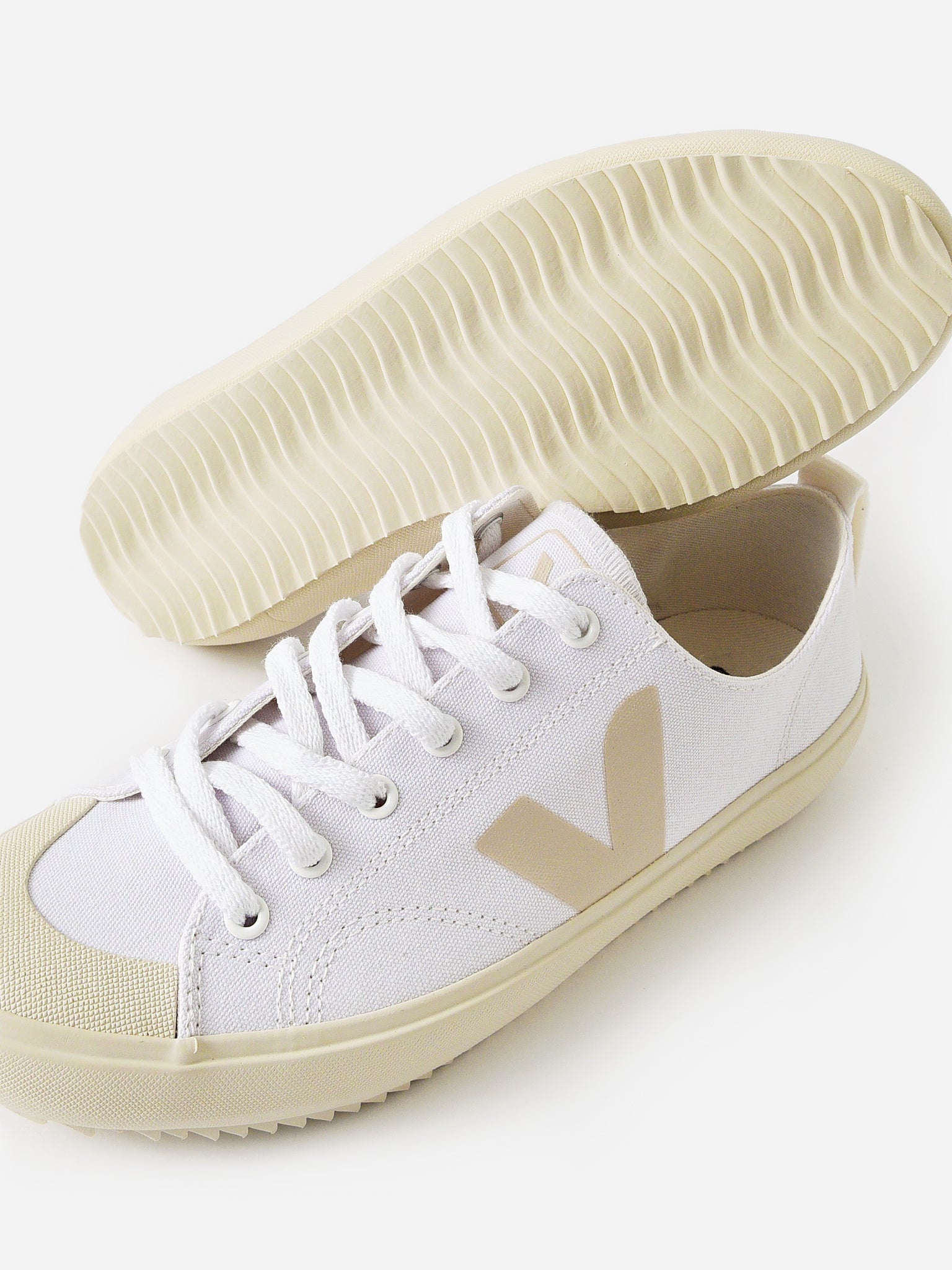 VEJA Women's Nova Canvas Sneaker