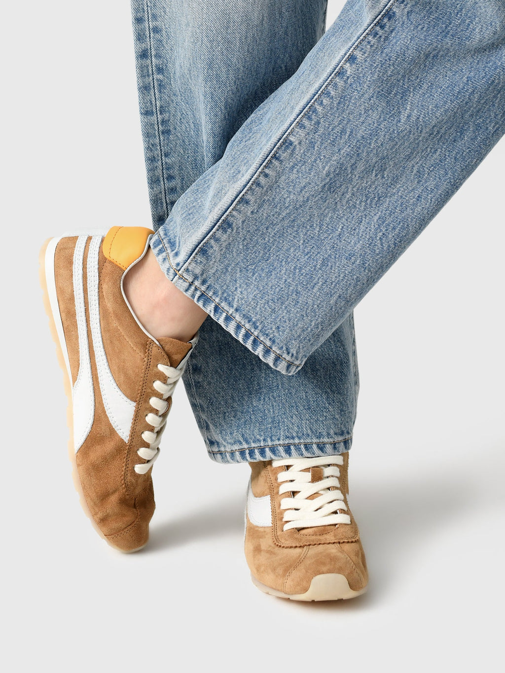 Oncept Women's Essex Sneaker