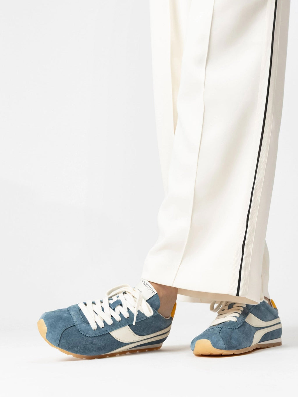 Oncept Women's Essex Sneaker