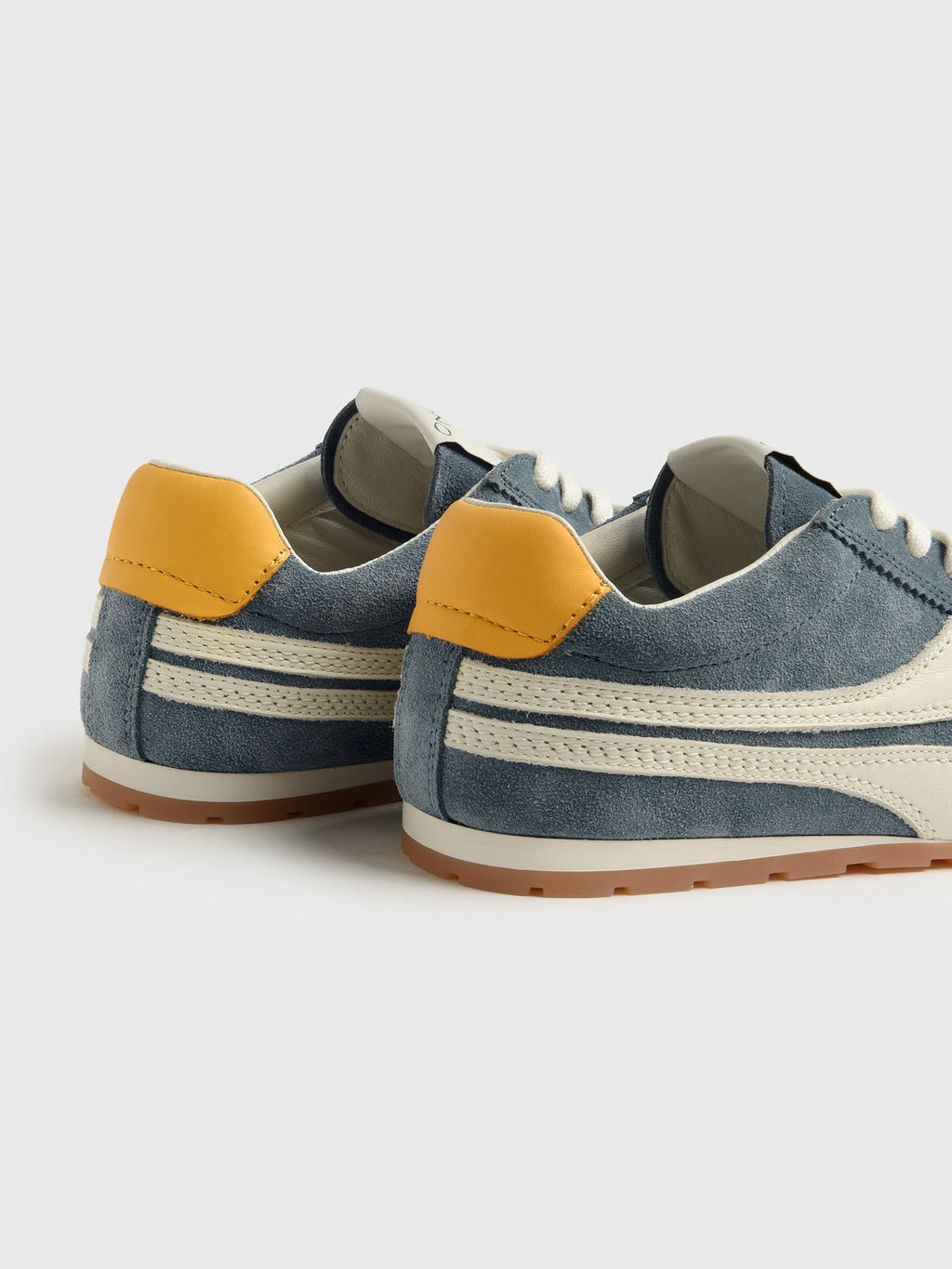 Oncept Women's Essex Sneaker