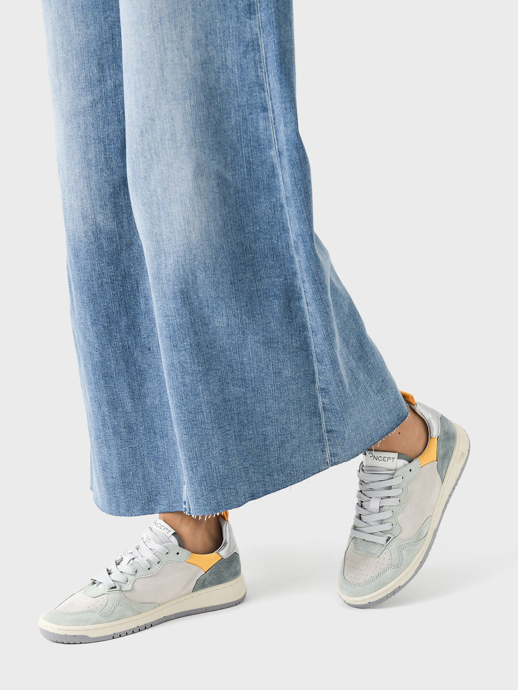 Oncept Women's Phoenix Sneaker