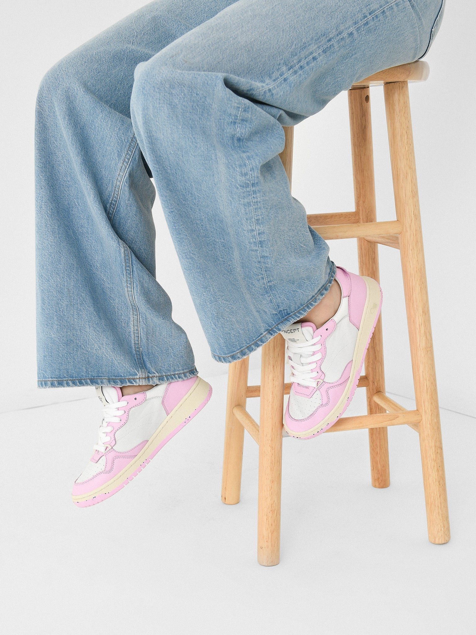 Oncept Women's Phoenix Sneaker