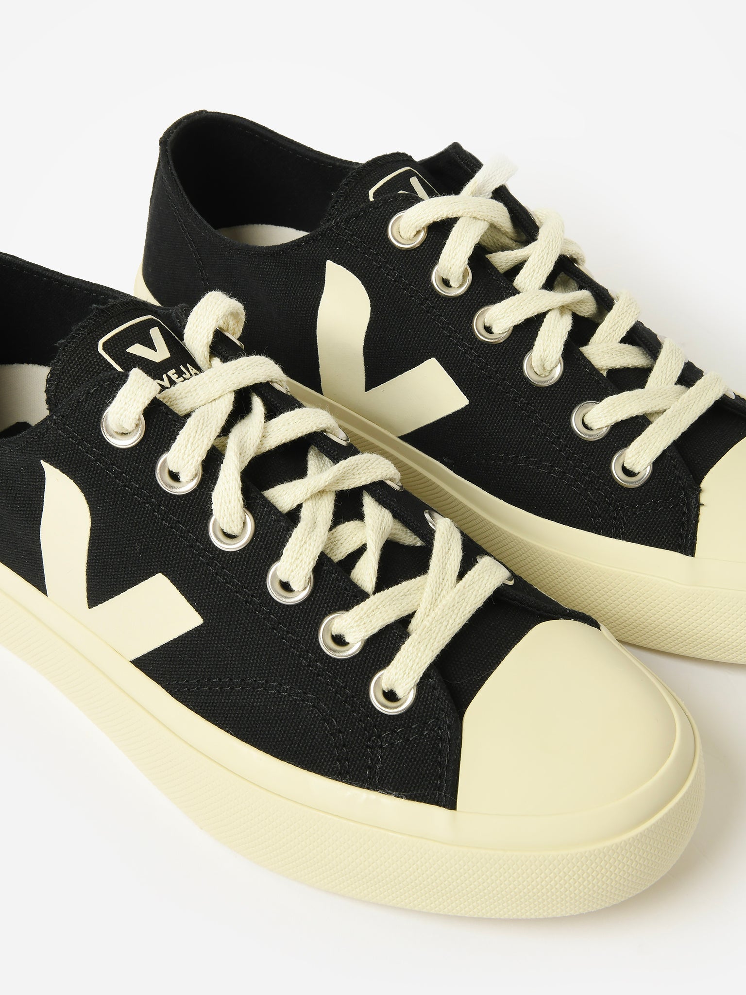VEJA Women's Wata II Low Canvas Sneaker