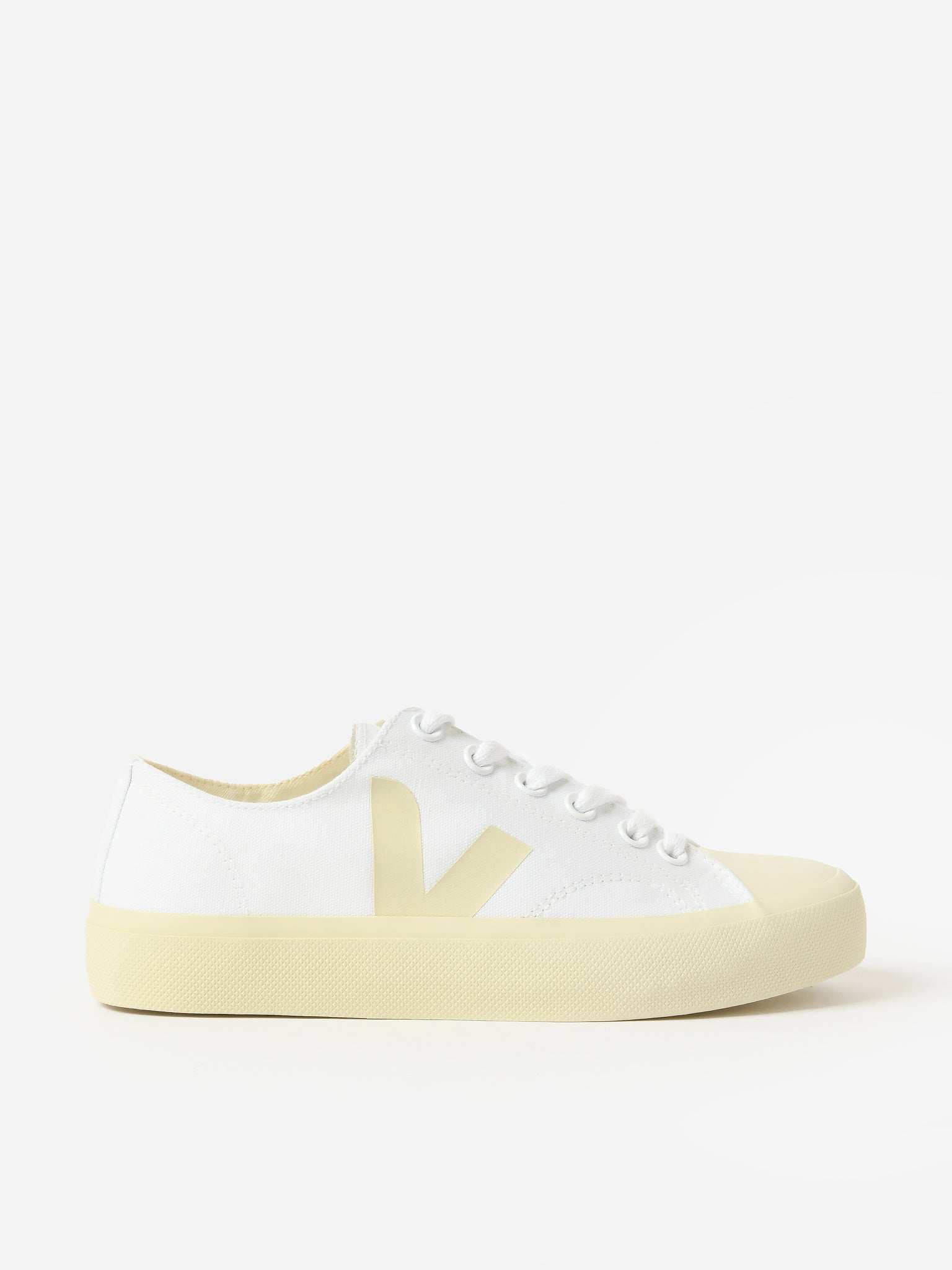 VEJA Women's Wata II Low Canvas Sneaker