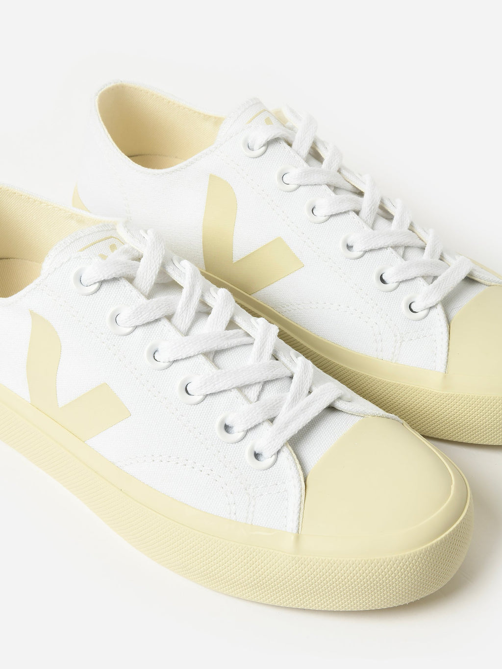 VEJA Women's Wata II Low Canvas Sneaker