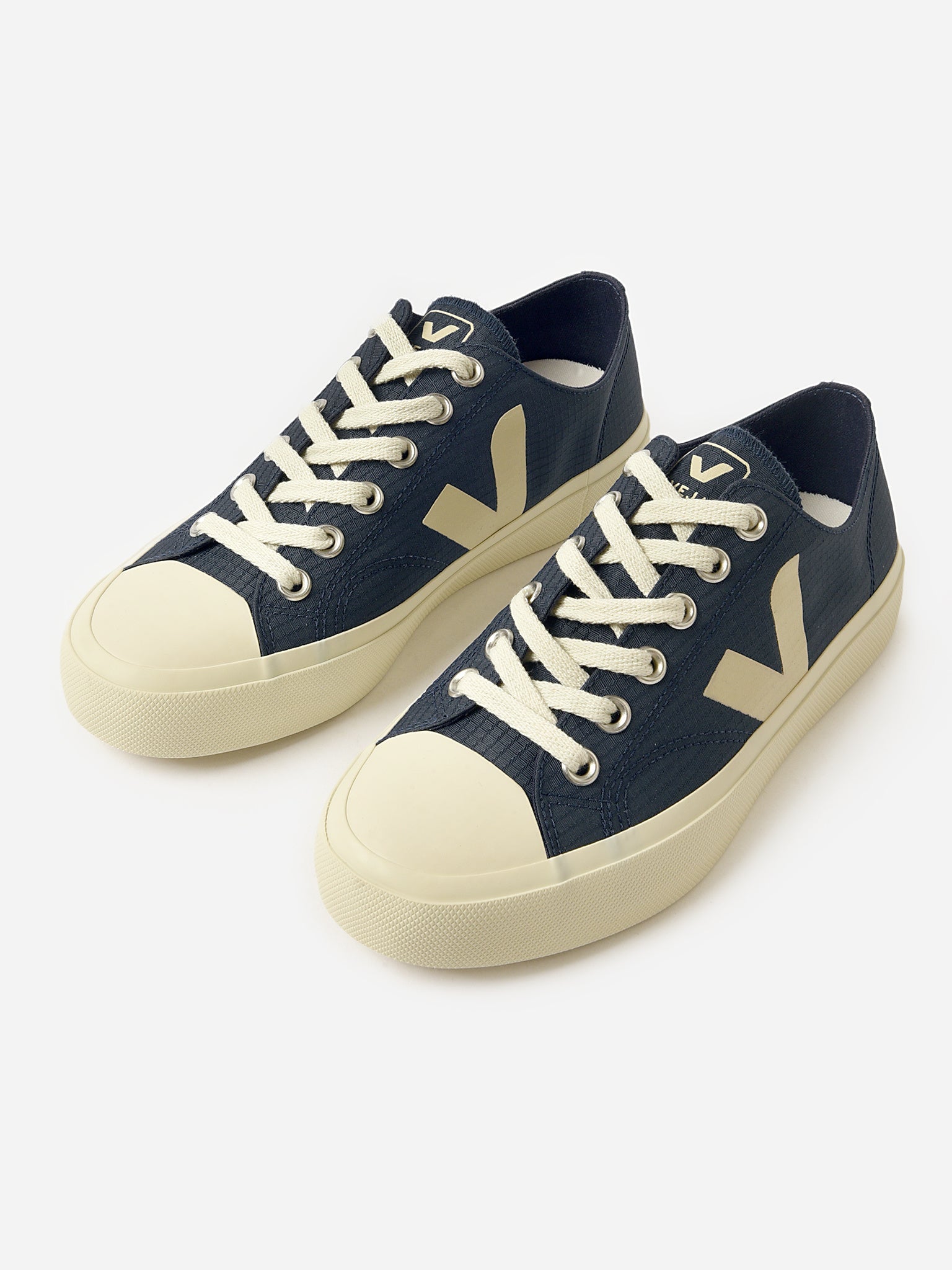 VEJA Women's Wata II Low Ripstop Sneaker