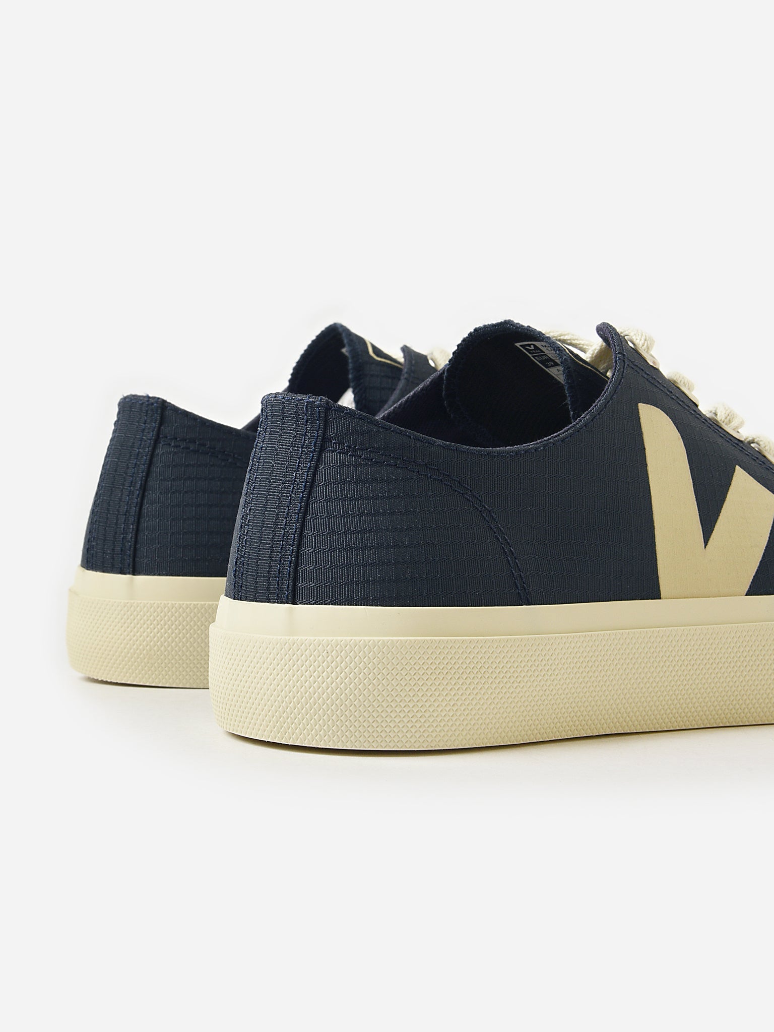 VEJA Women's Wata II Low Ripstop Sneaker