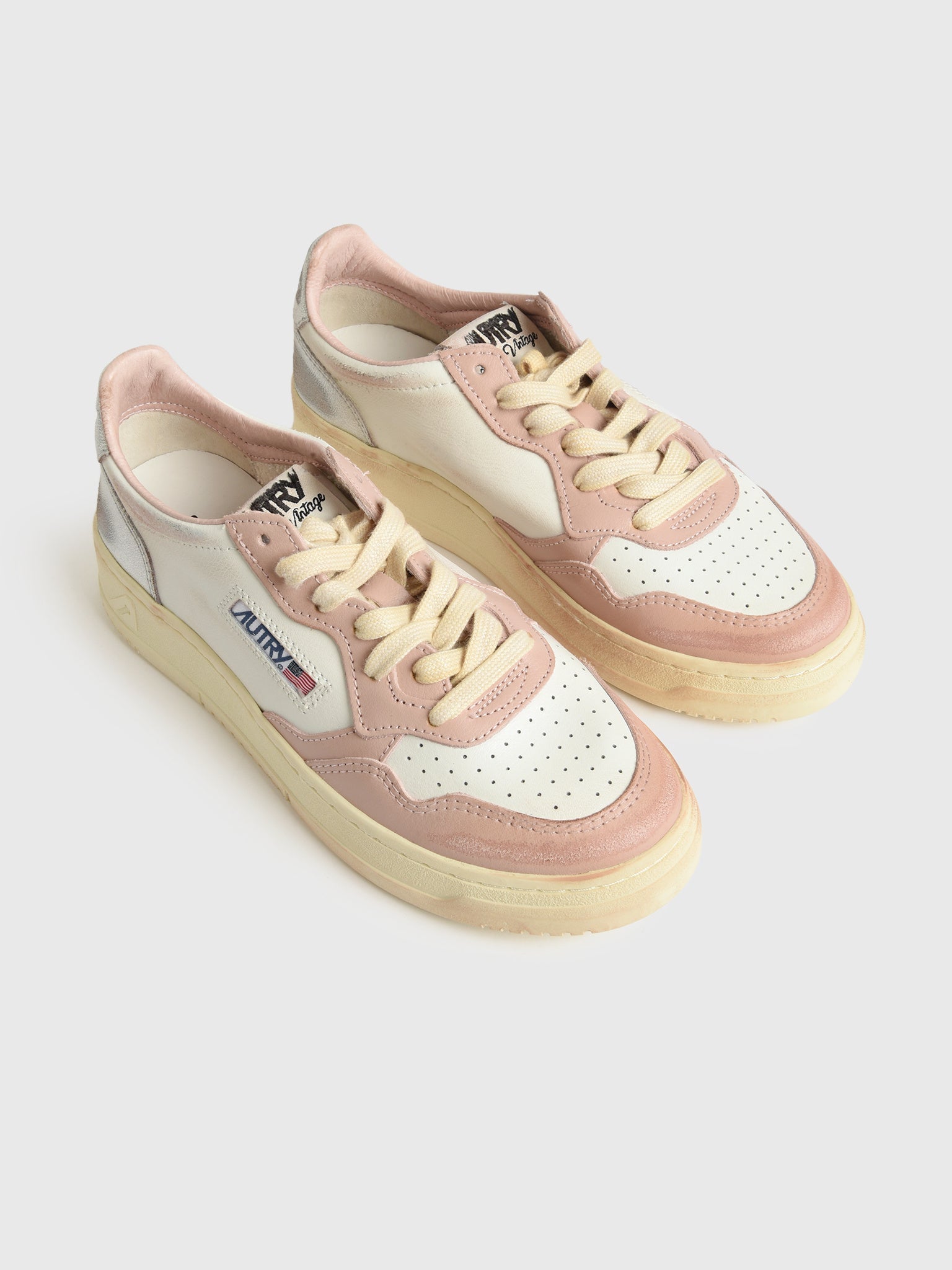 Autry Women's Medalist Low Super Vintage Sneaker