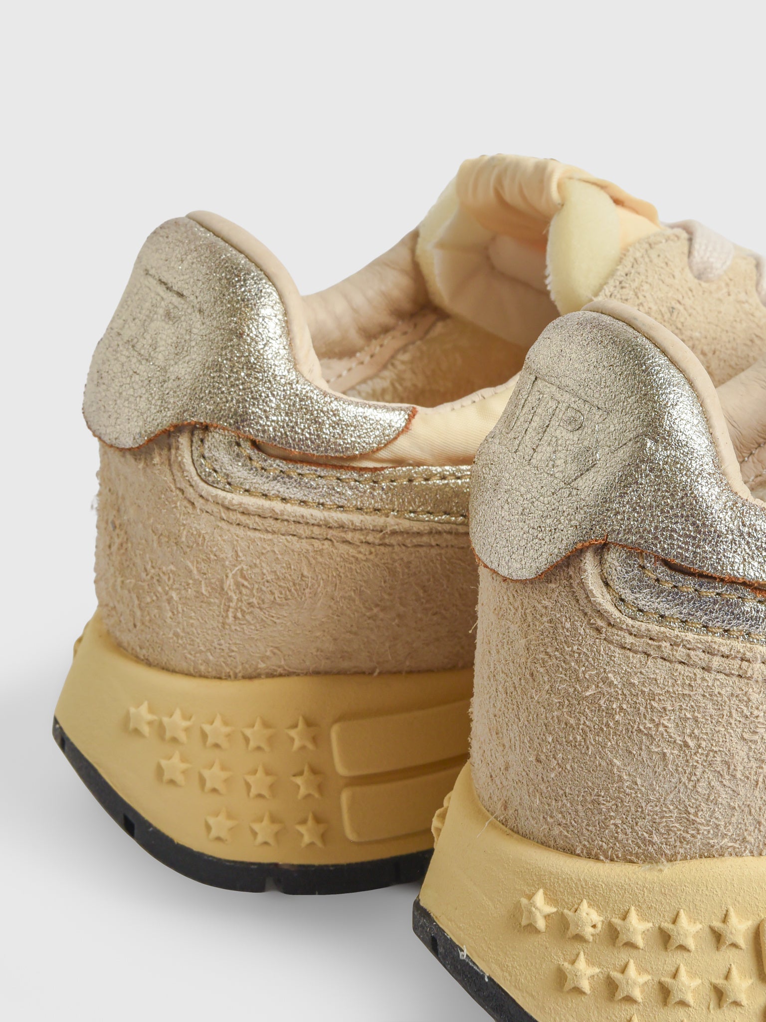 Autry Women's Reelwind Low Sneaker