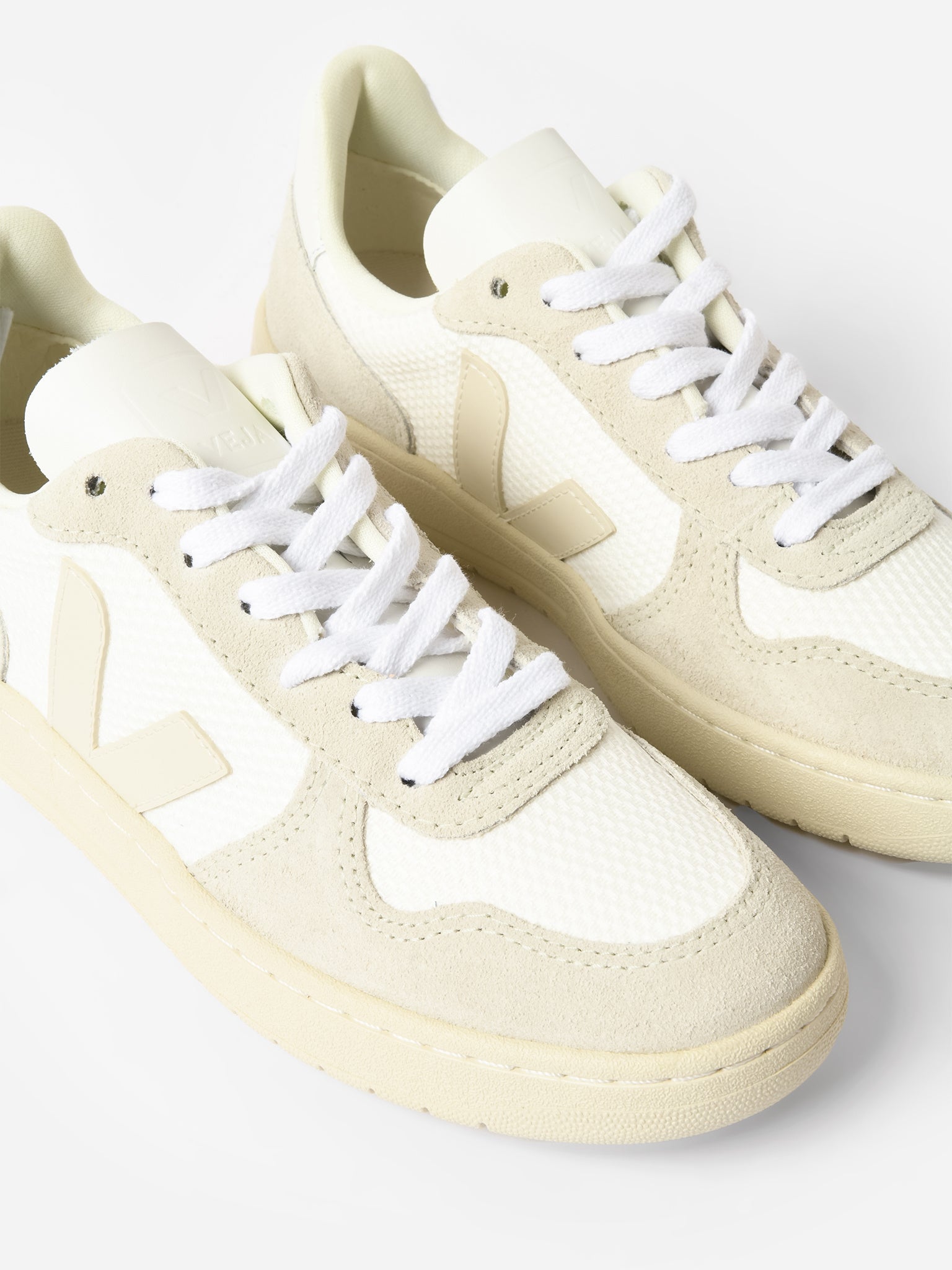 VEJA Women's V-10 B-Mesh Sneaker