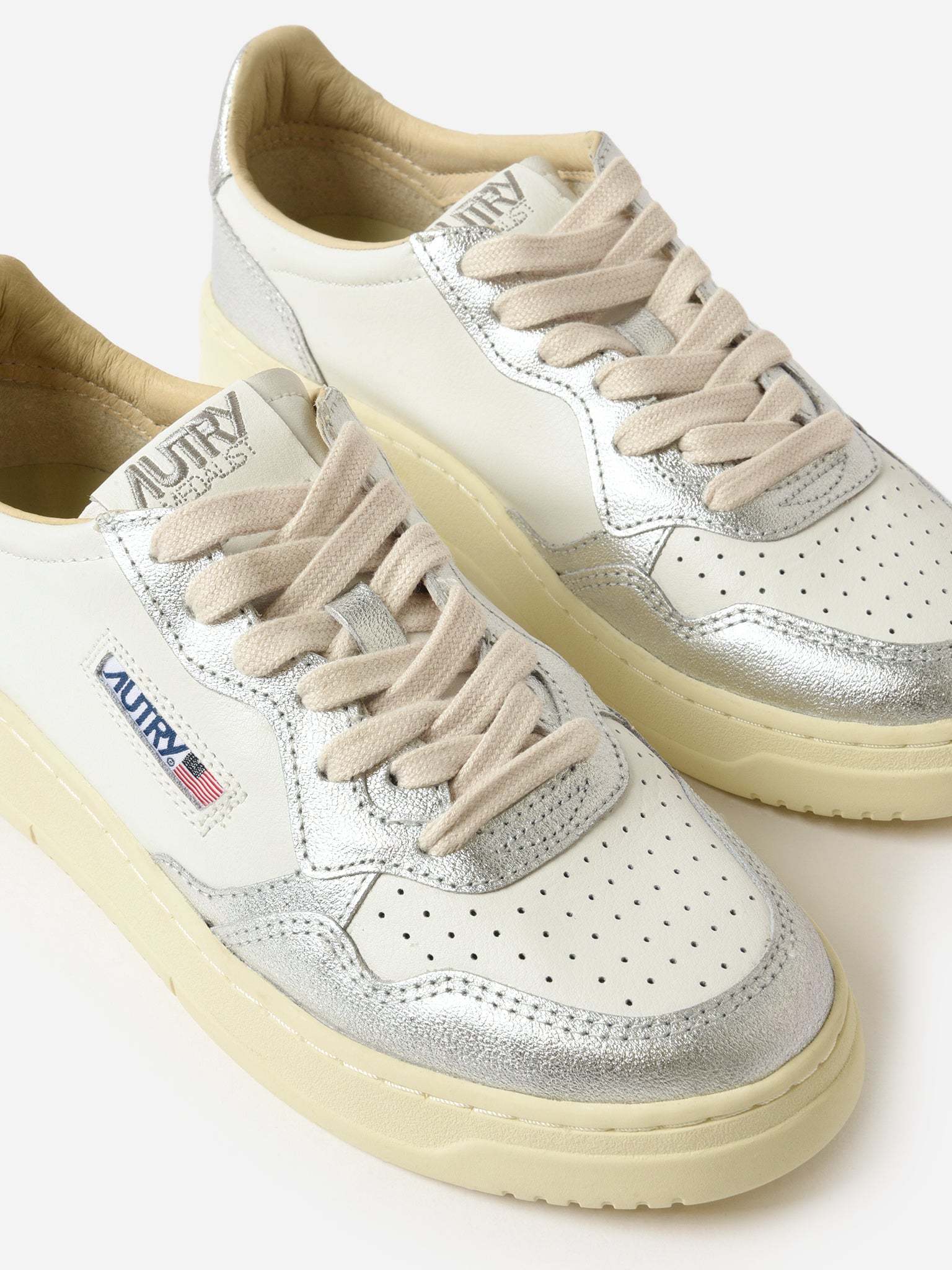 Autry Women's Medalist Low Sneaker