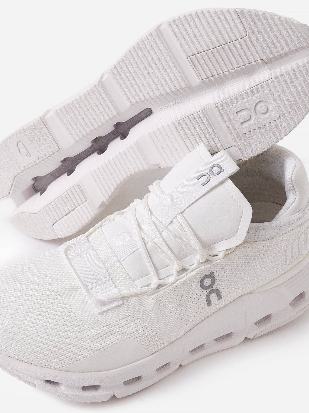 ON Women's Cloudnova Sneaker