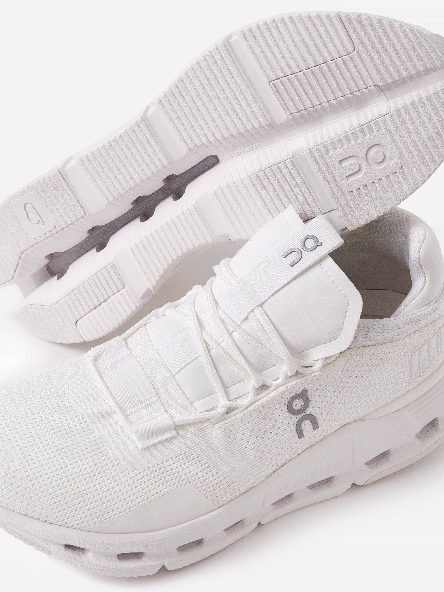 ON Women's Cloudnova Sneaker