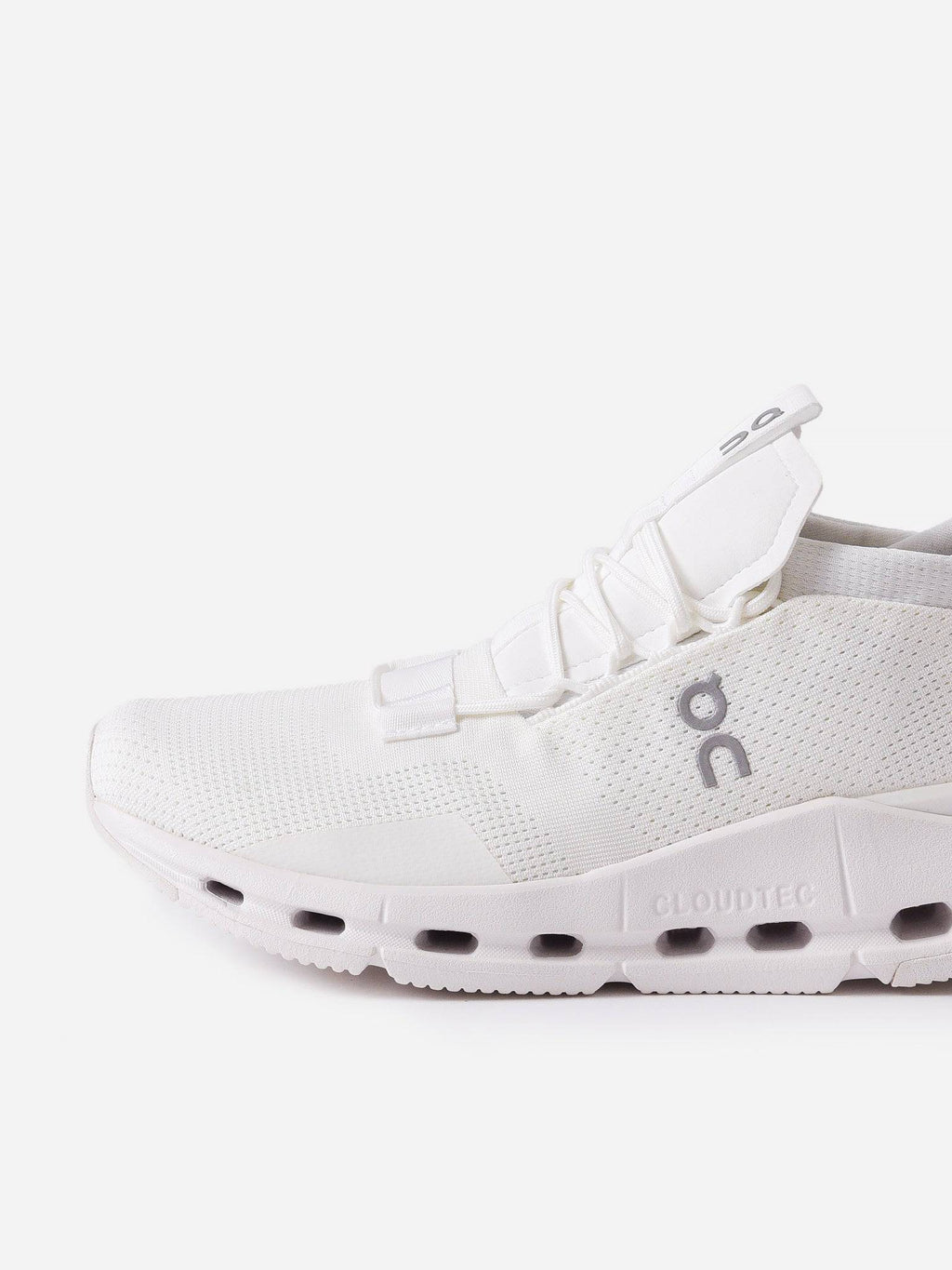 ON Women's Cloudnova Sneaker