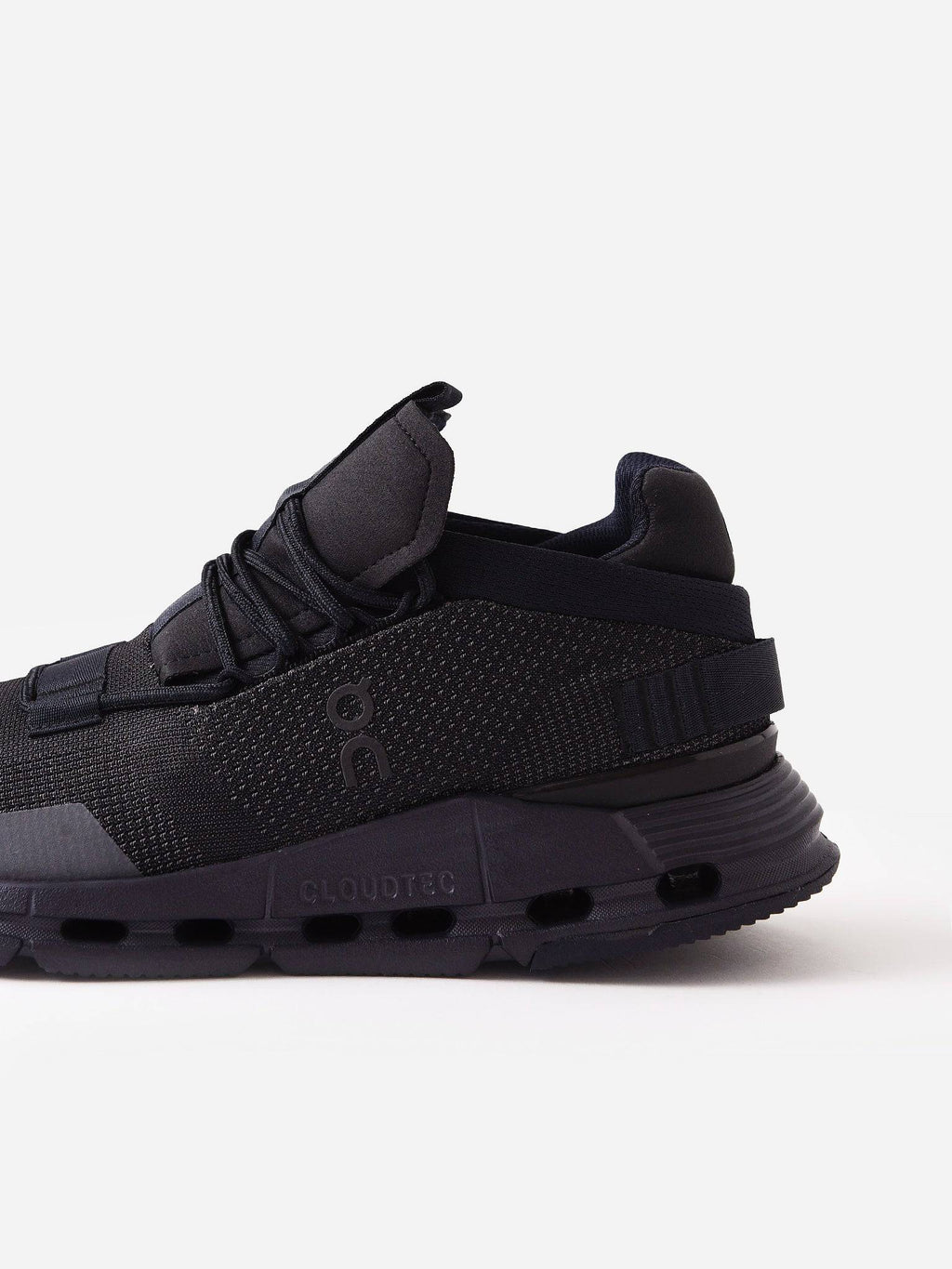 ON Women's Cloudnova Sneaker