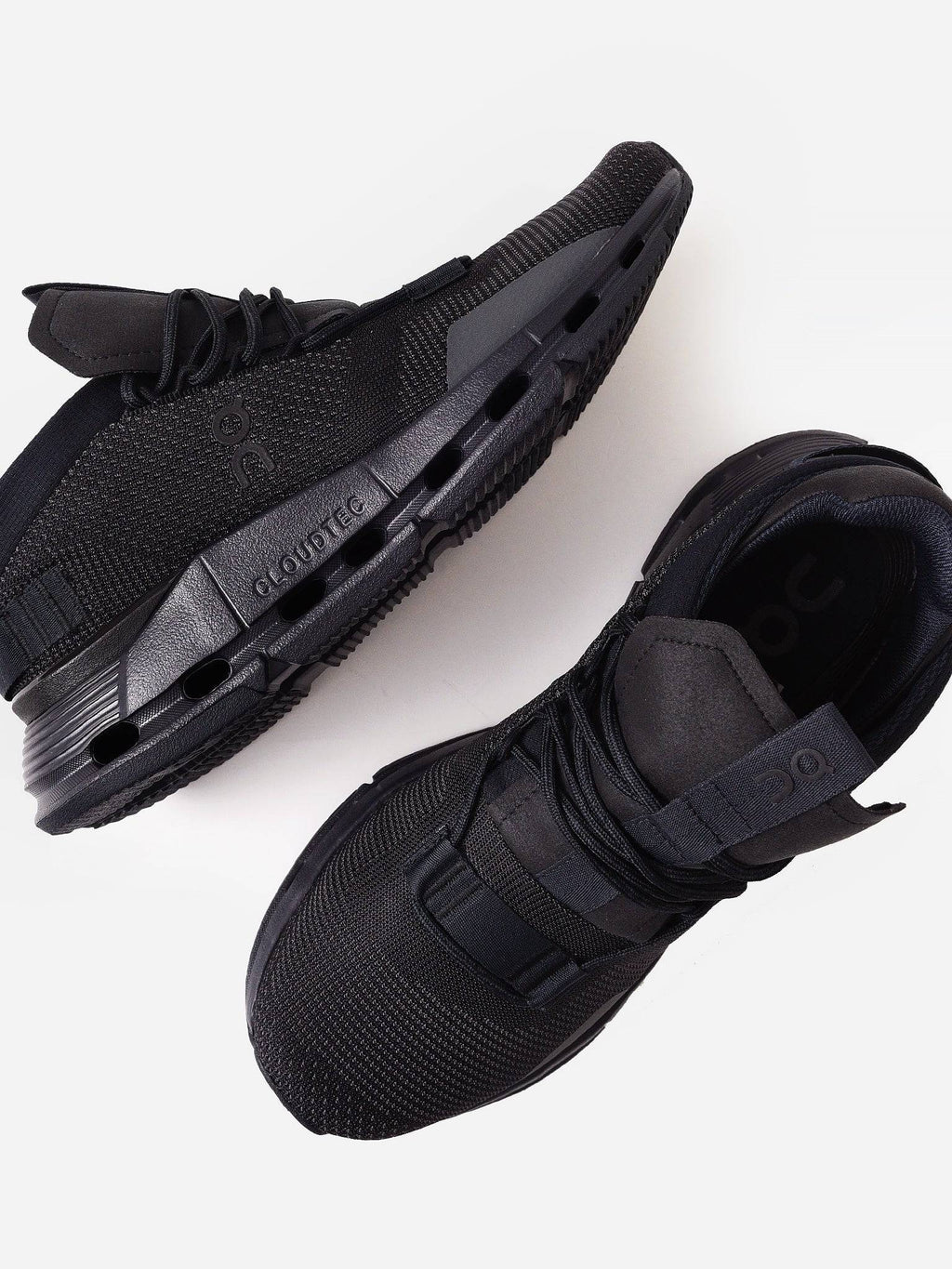 ON Women's Cloudnova Sneaker