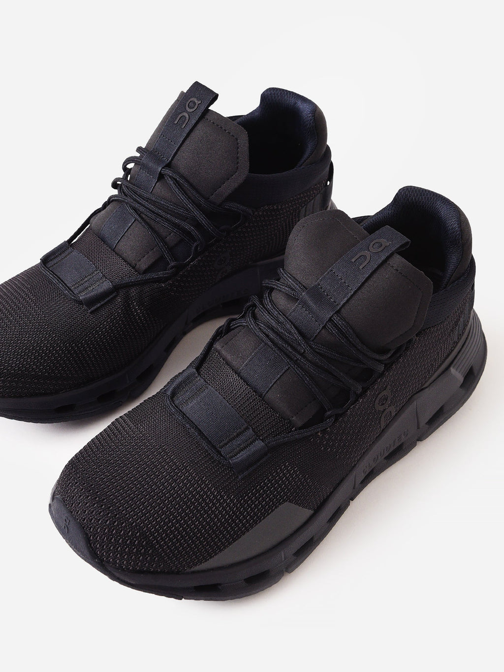 ON Women's Cloudnova Sneaker