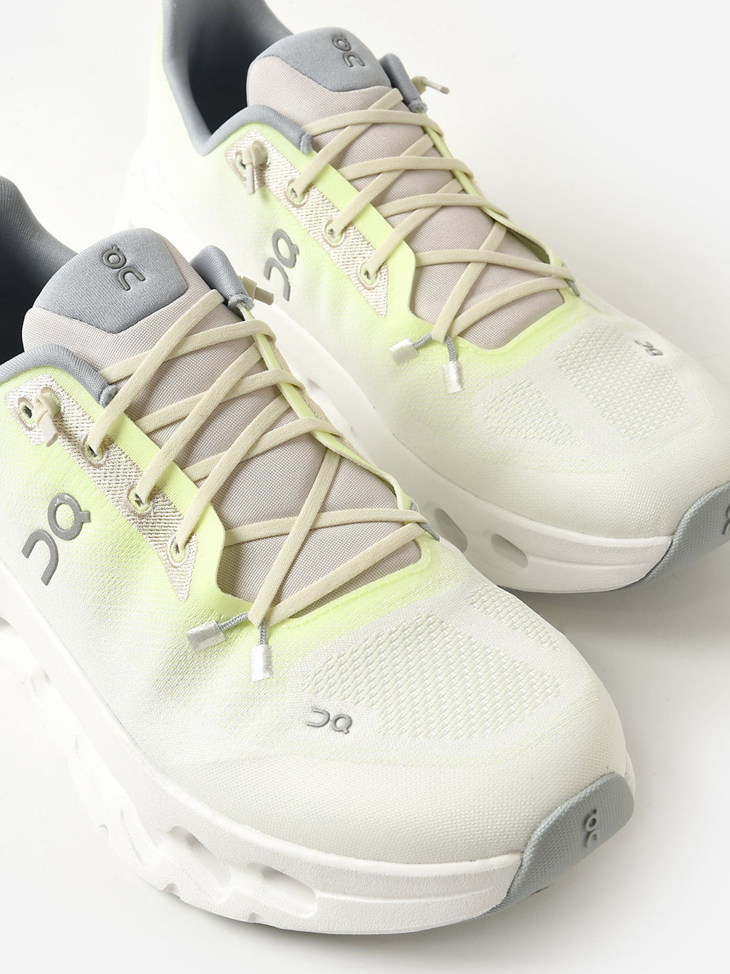 ON Women's Cloudtilt Sneaker