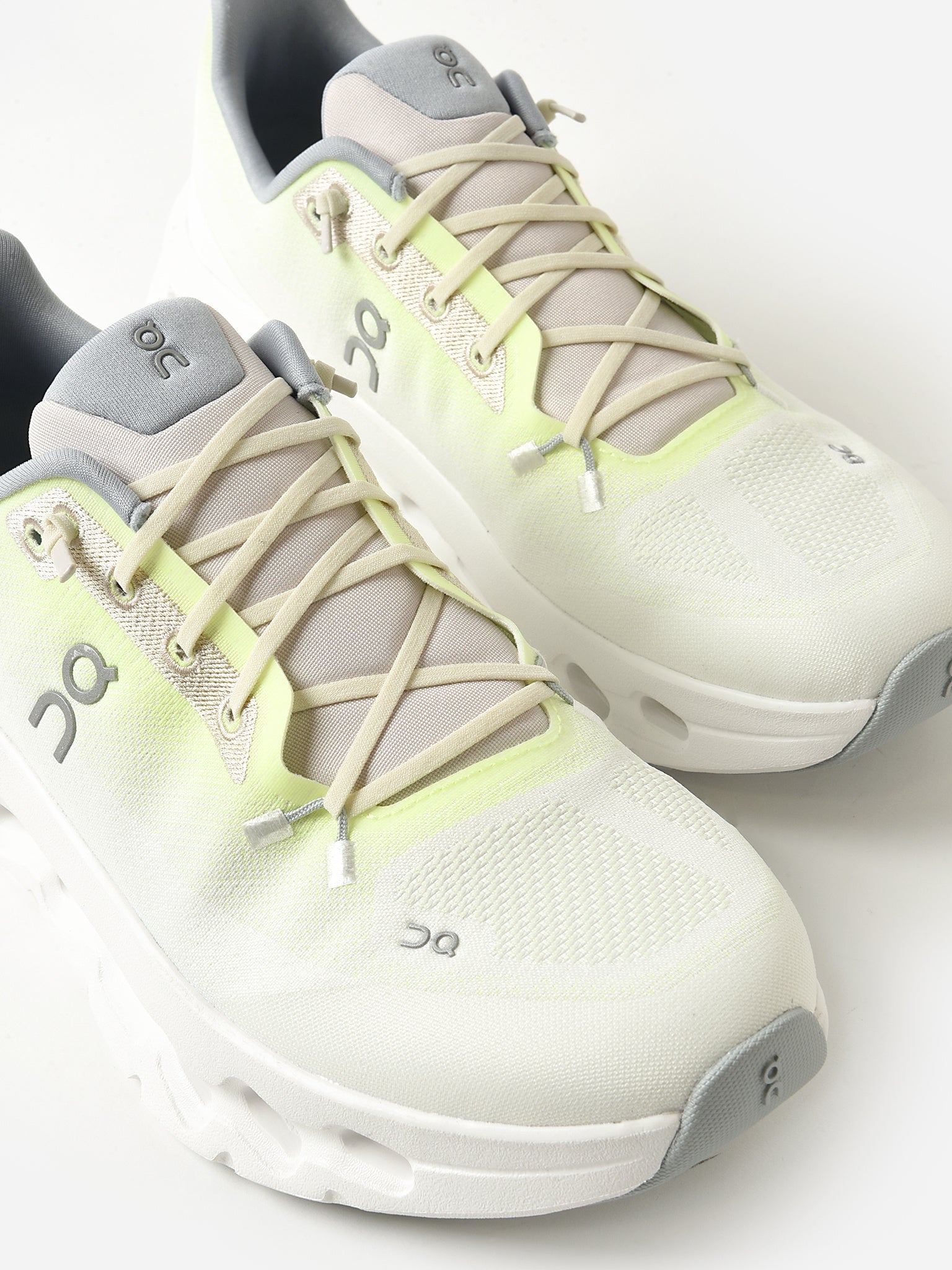 ON Women's Cloudtilt Sneaker