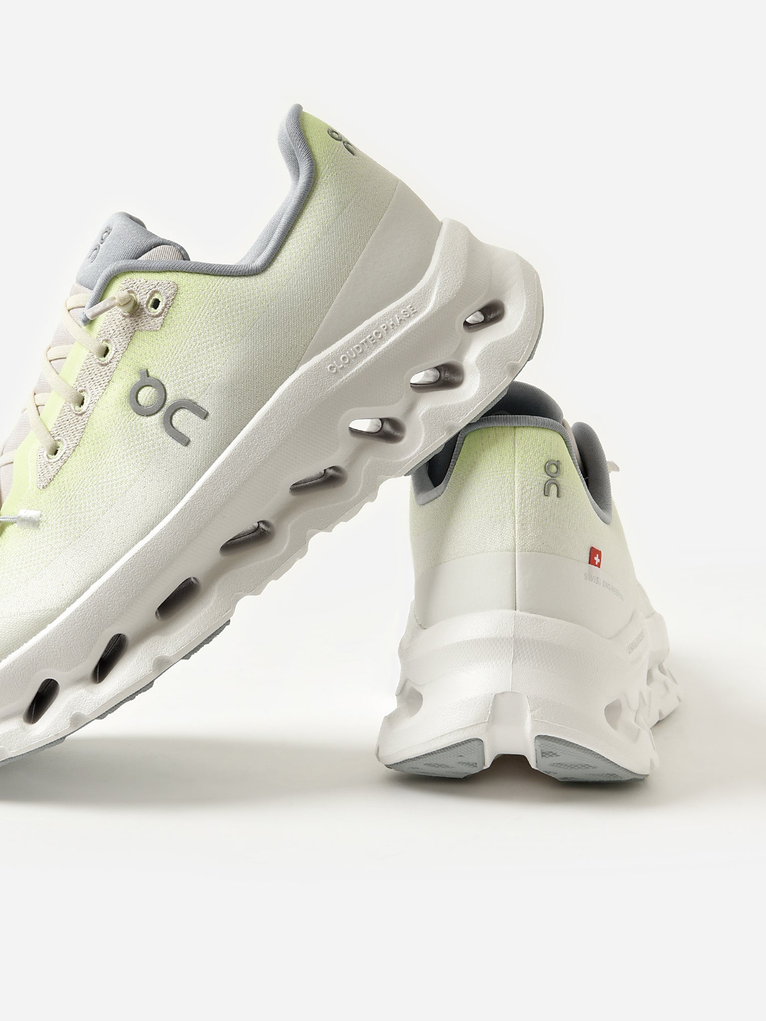 ON Women's Cloudtilt Sneaker