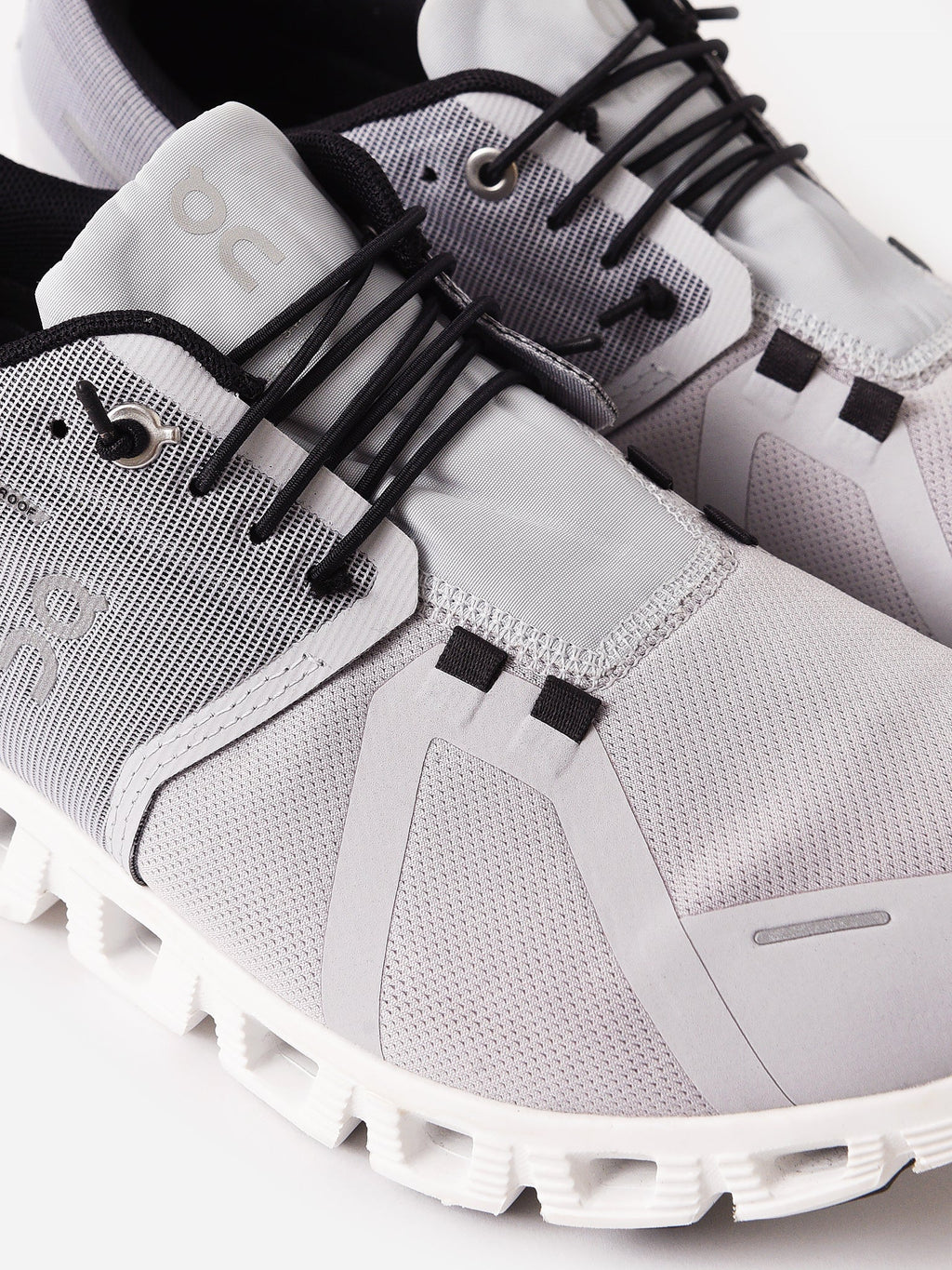 ON Women's Cloud 5 Waterproof Sneaker