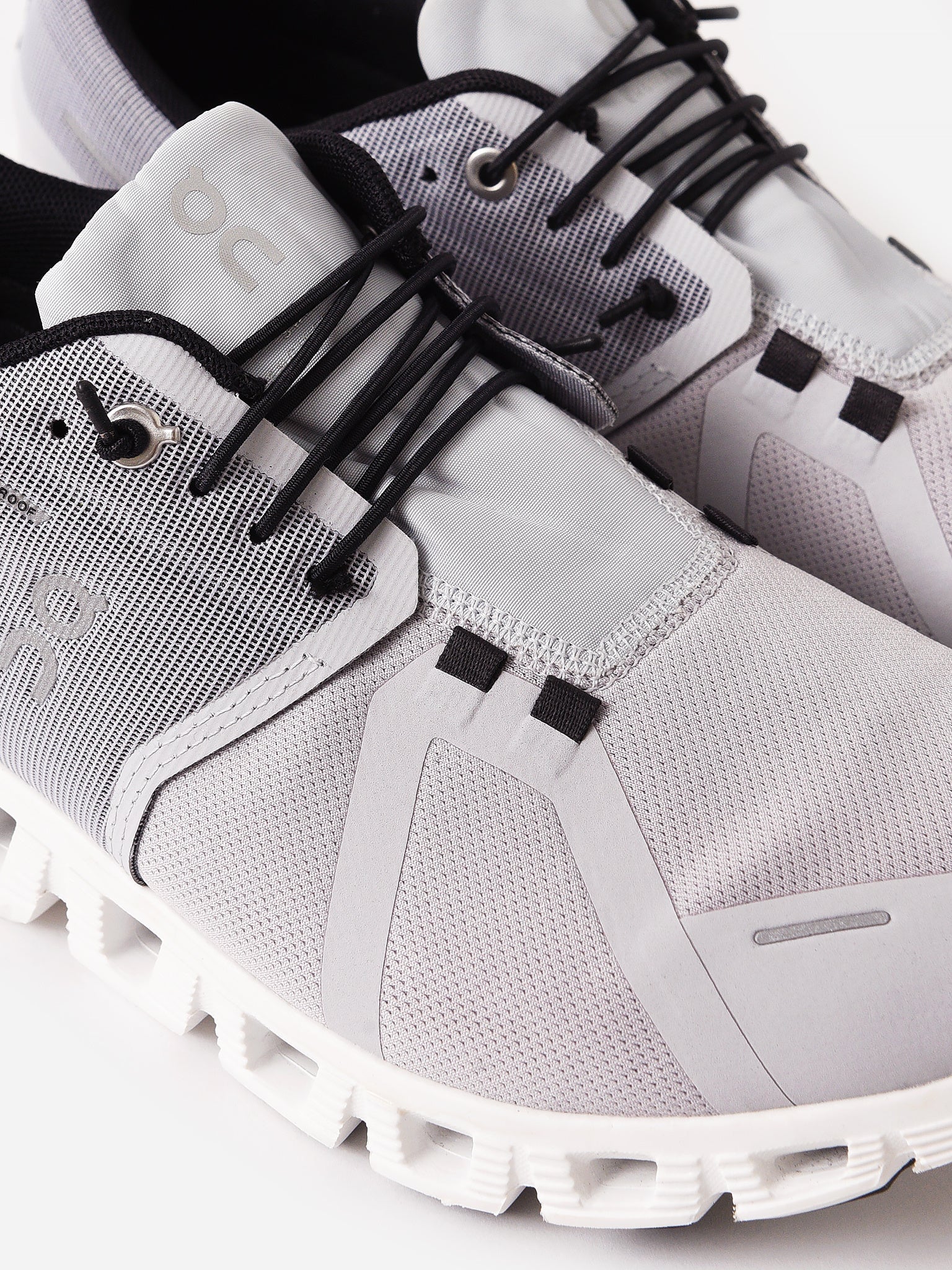 ON Women's Cloud 5 Waterproof Sneaker