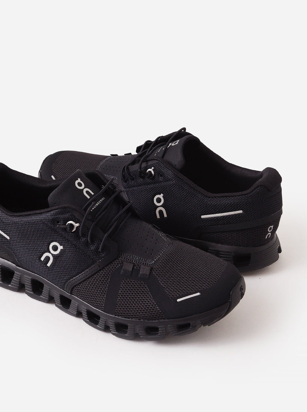 ON Women's Cloud 5 Sneaker