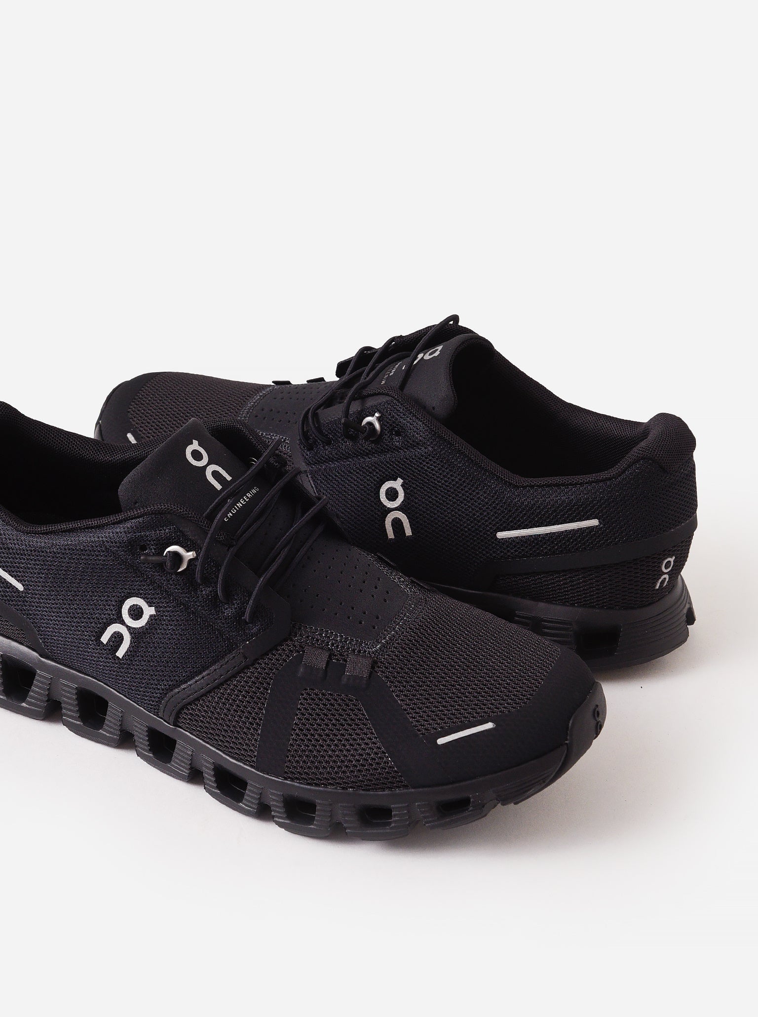 ON Women's Cloud 5 Sneaker