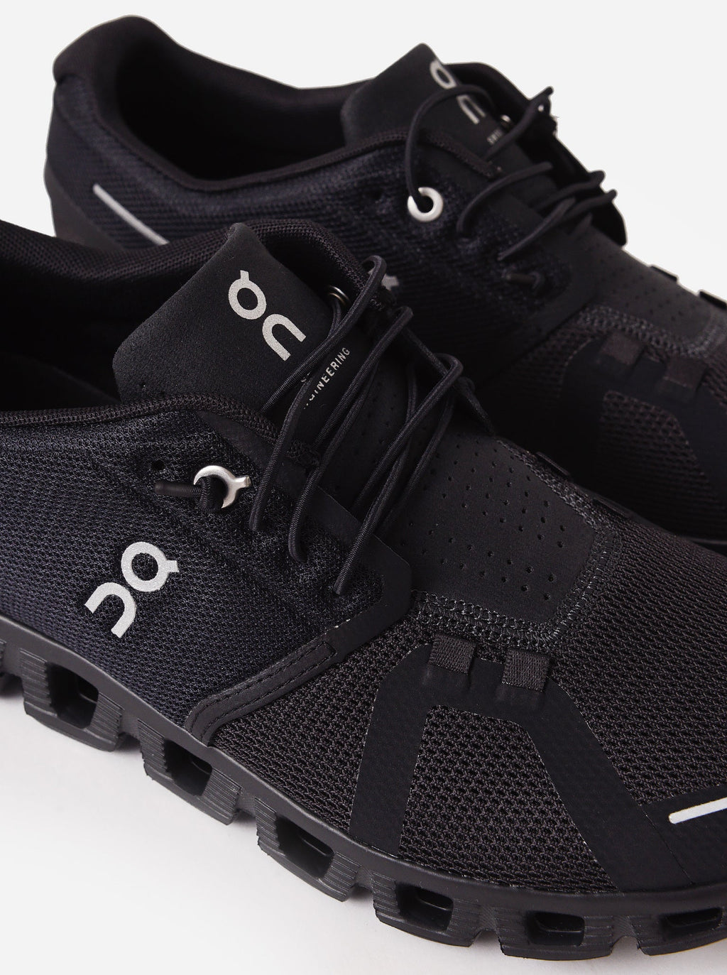 ON Women's Cloud 5 Sneaker