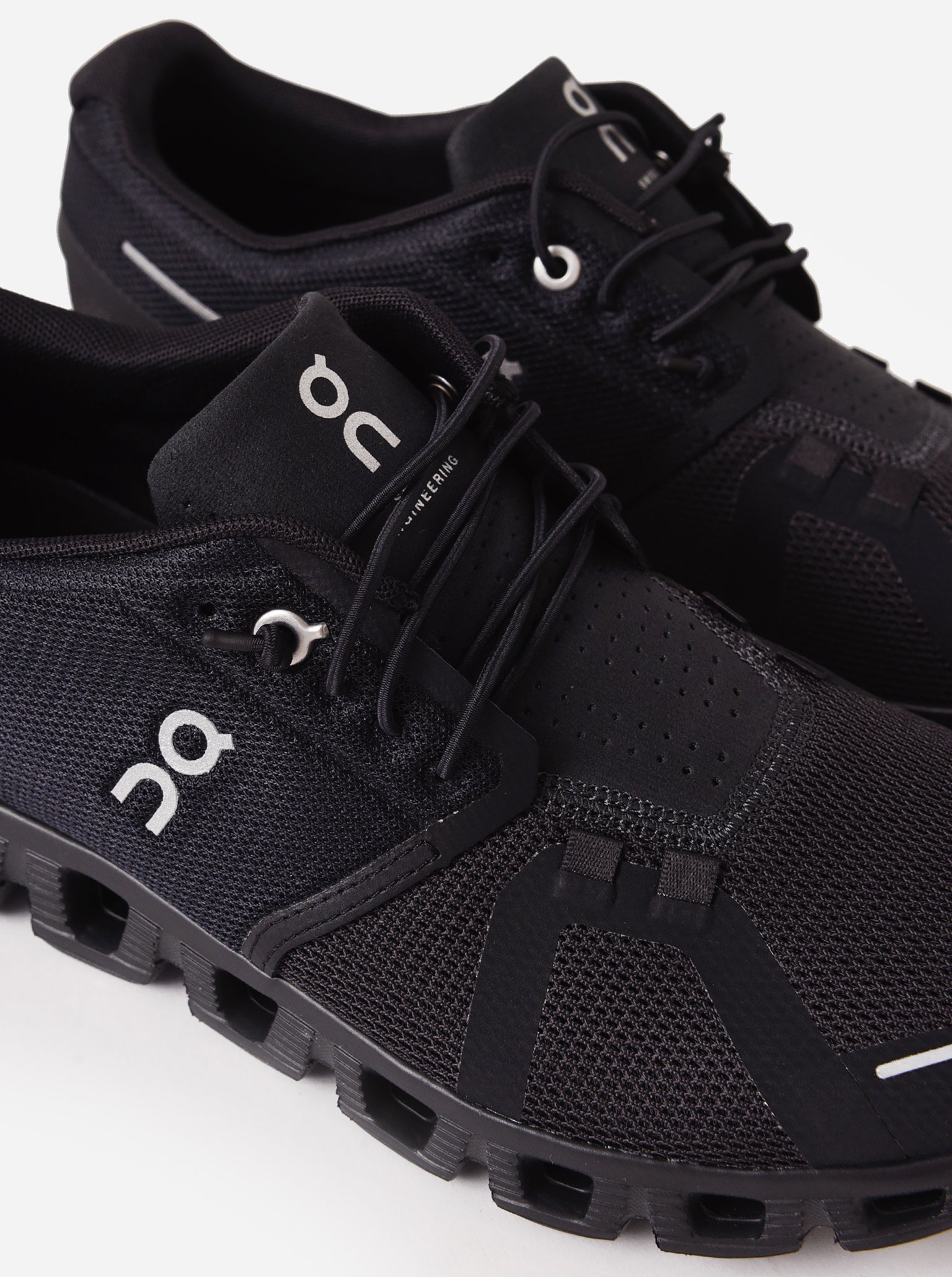 ON Women's Cloud 5 Sneaker