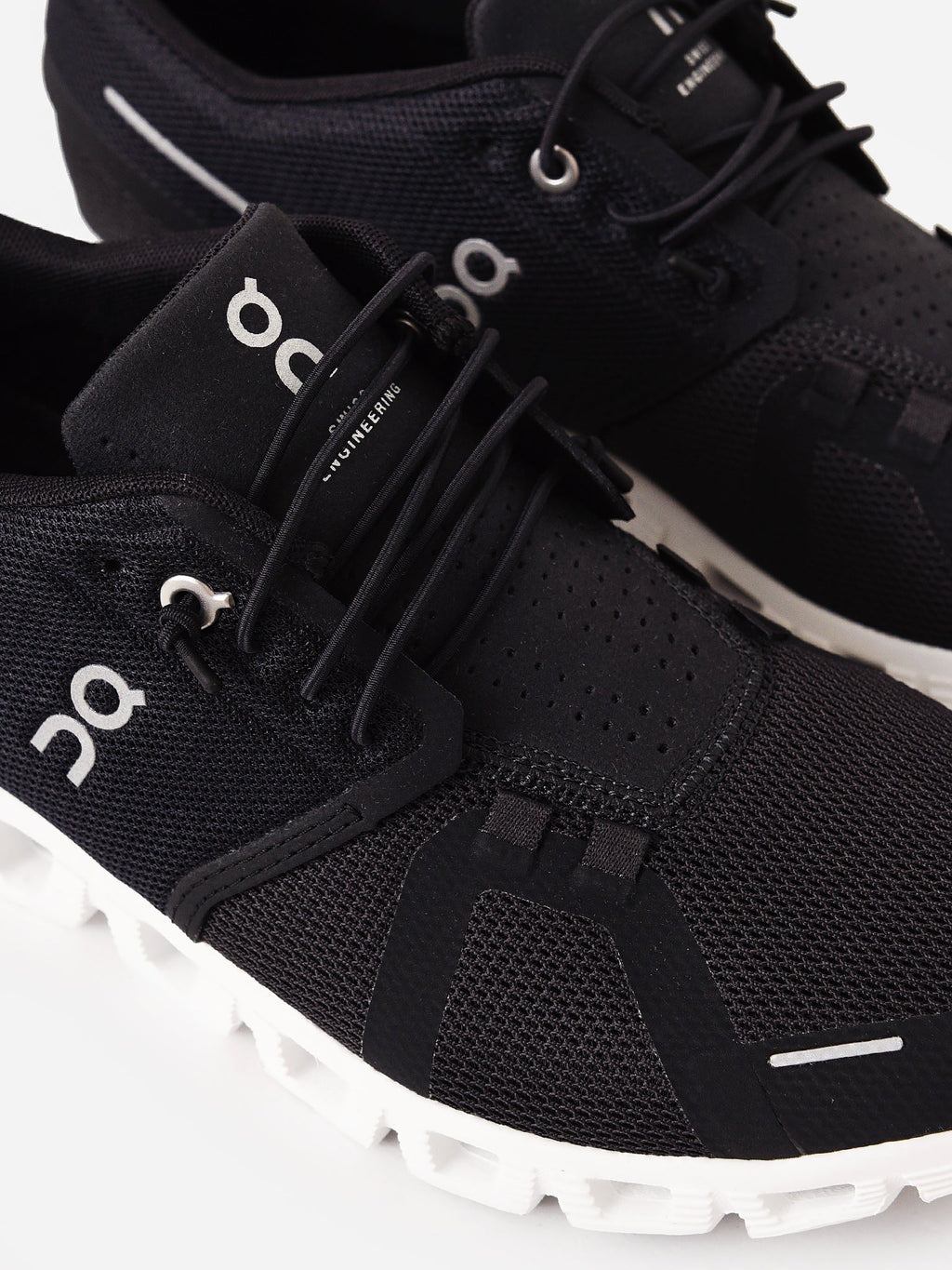 ON Women's Cloud 5 Sneaker