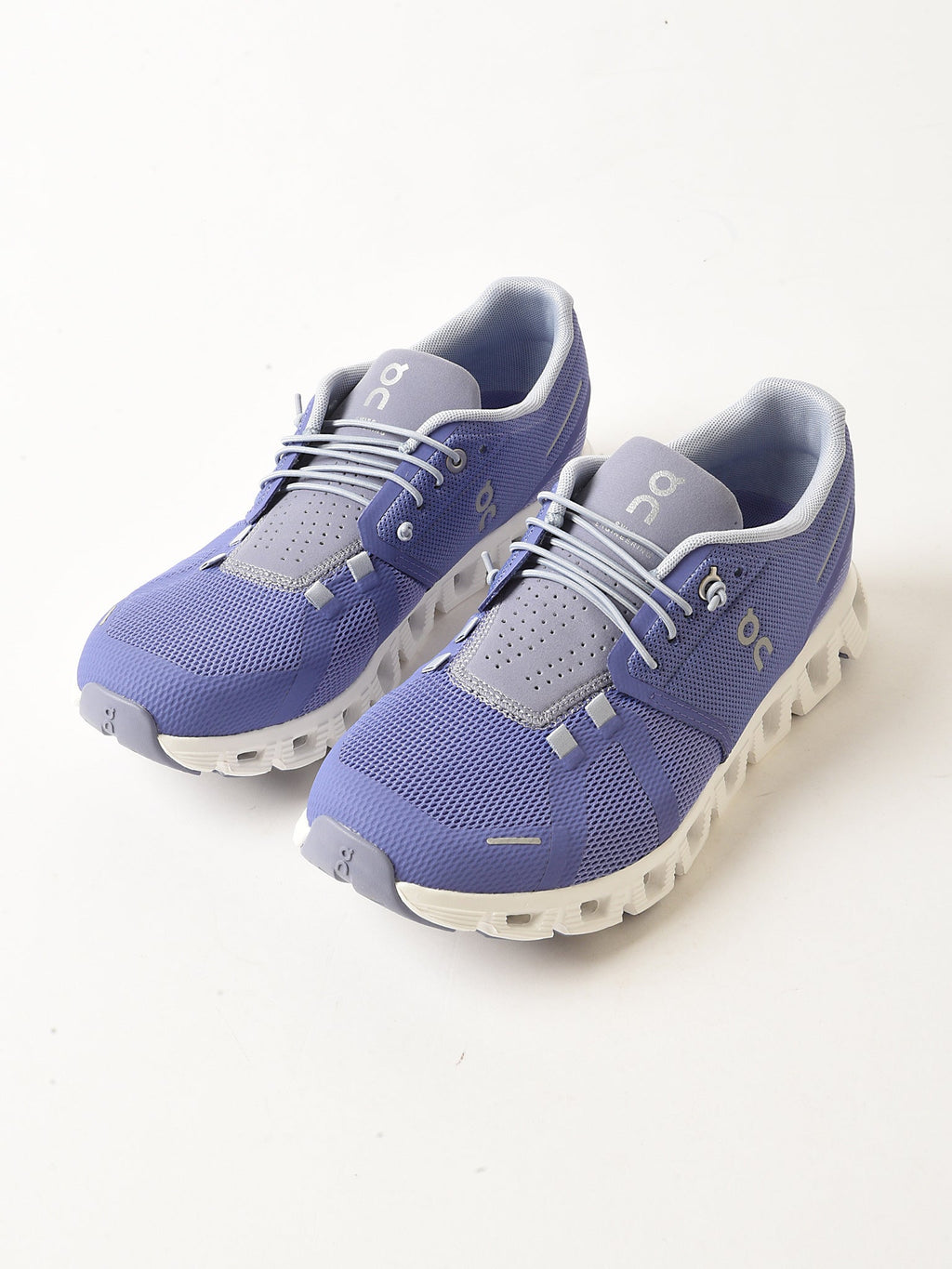 ON Women's Cloud 5 Sneaker