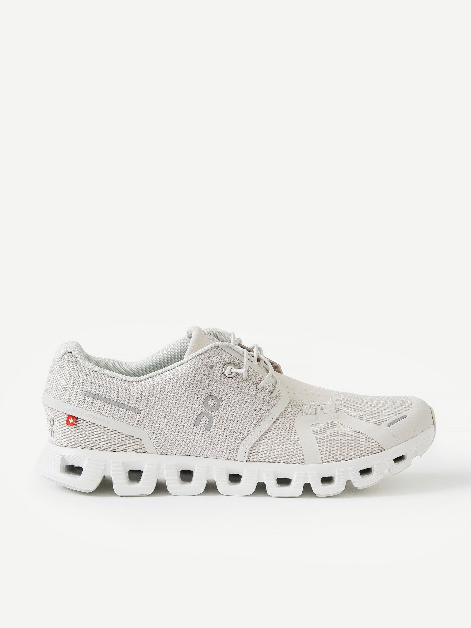 ON Women's Cloud 5 Sneaker