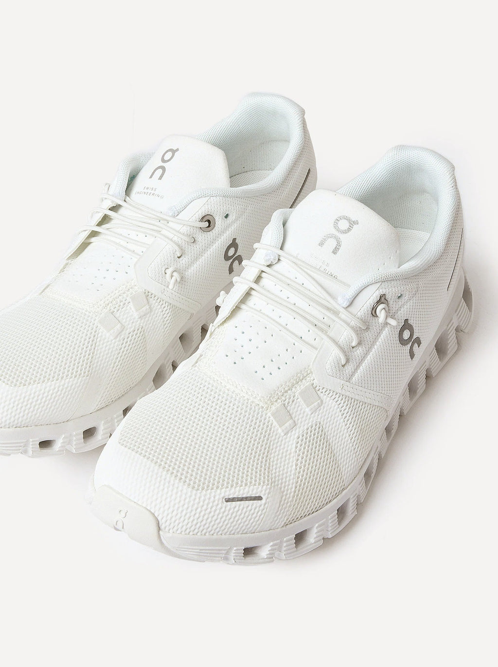 ON Women's Cloud 5 Sneaker