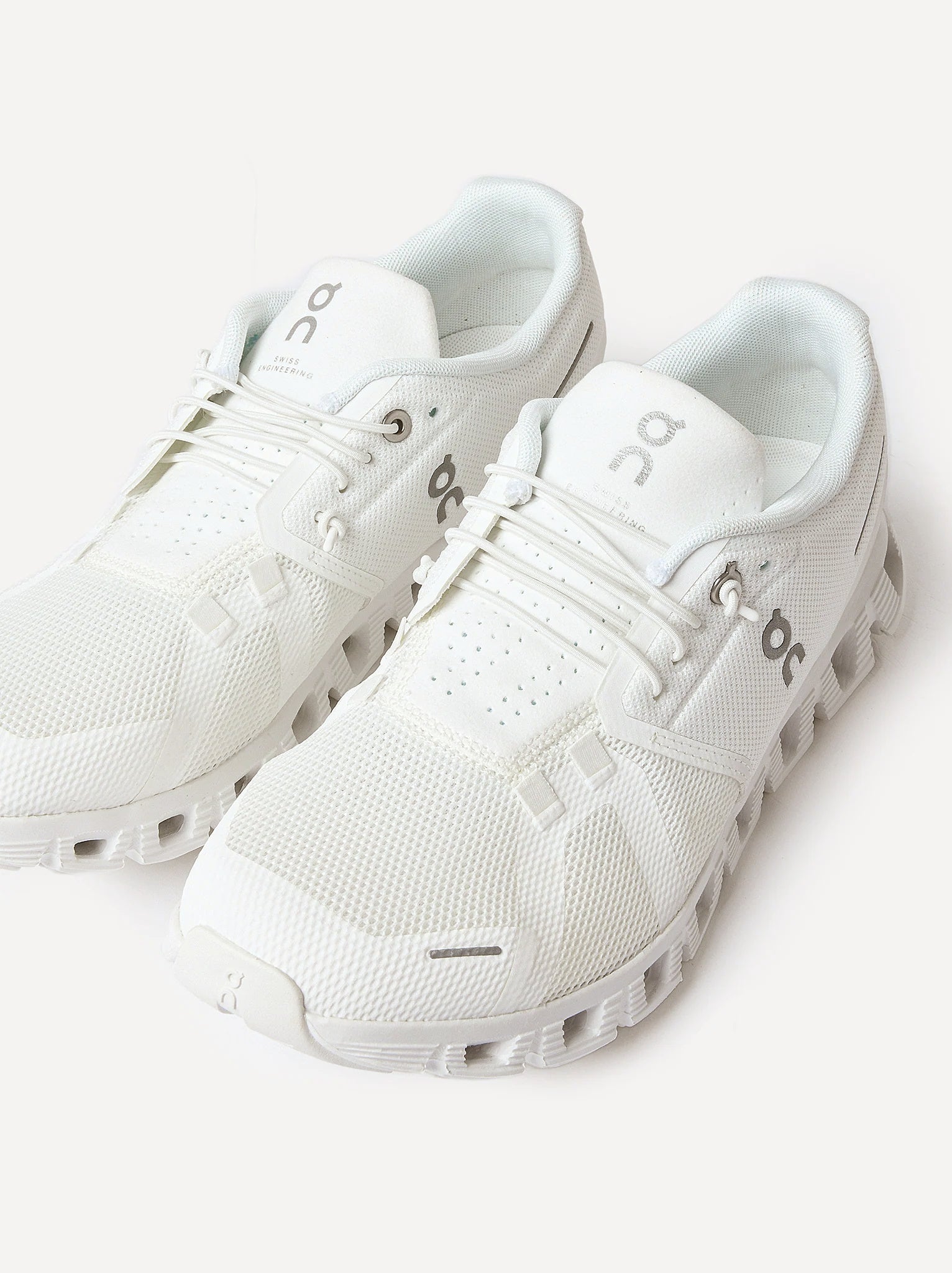 ON Women's Cloud 5 Sneaker