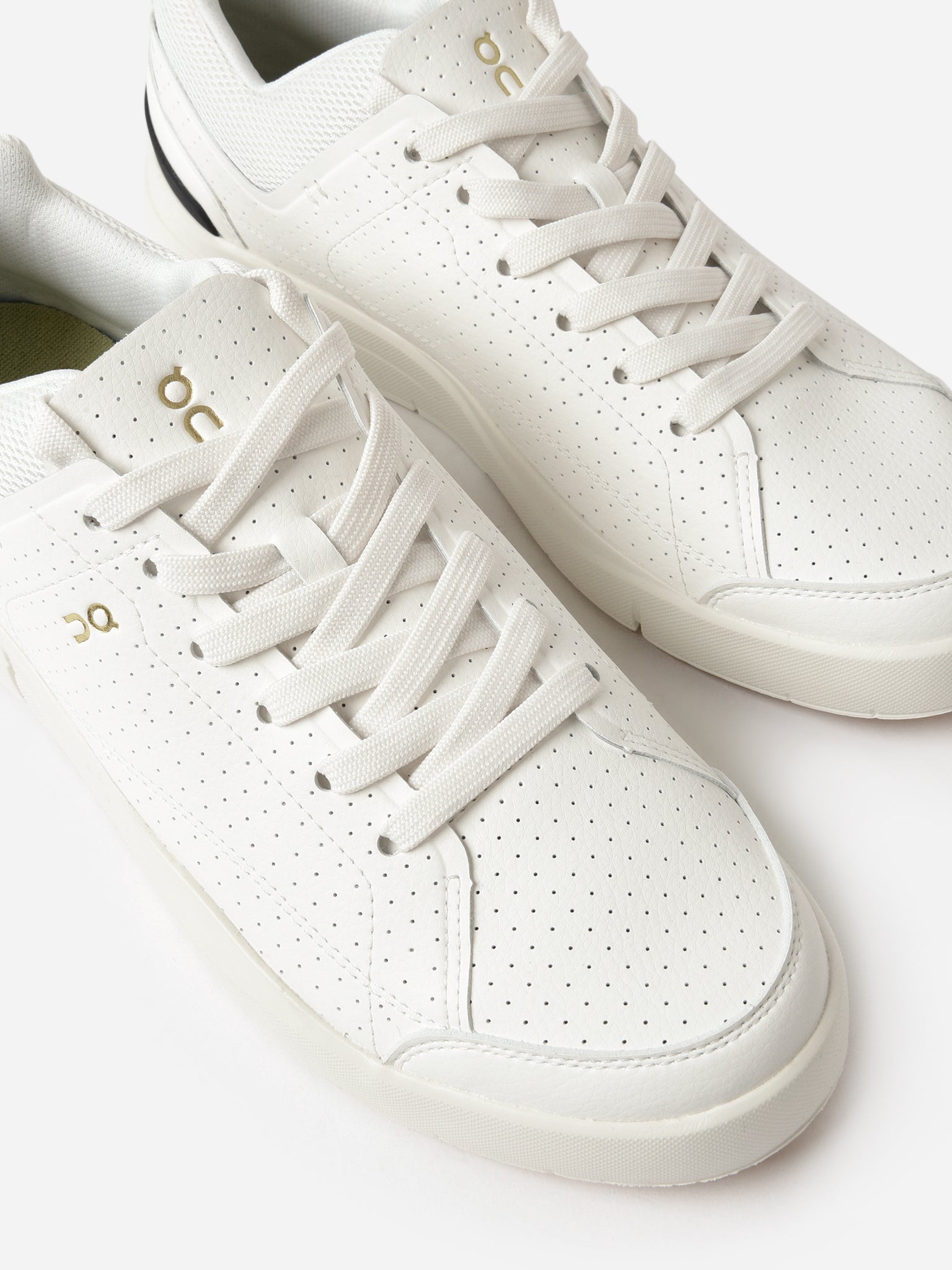 ON Women's The Roger Centre Court Sneaker